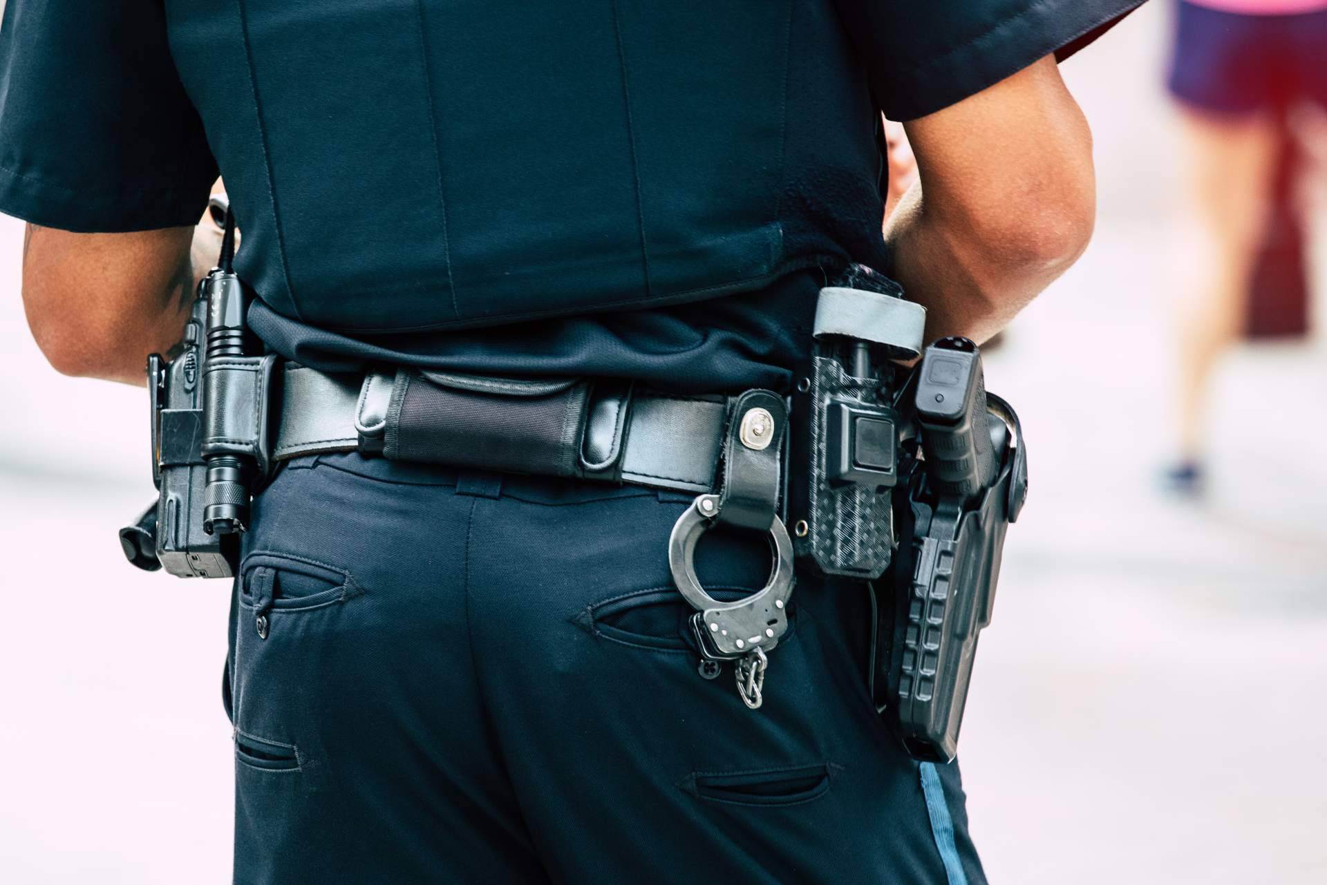 La combinación de cinturones policiales Shoke con Hebilla Cobra de AustriAlpin es una opción resistente y cómoda