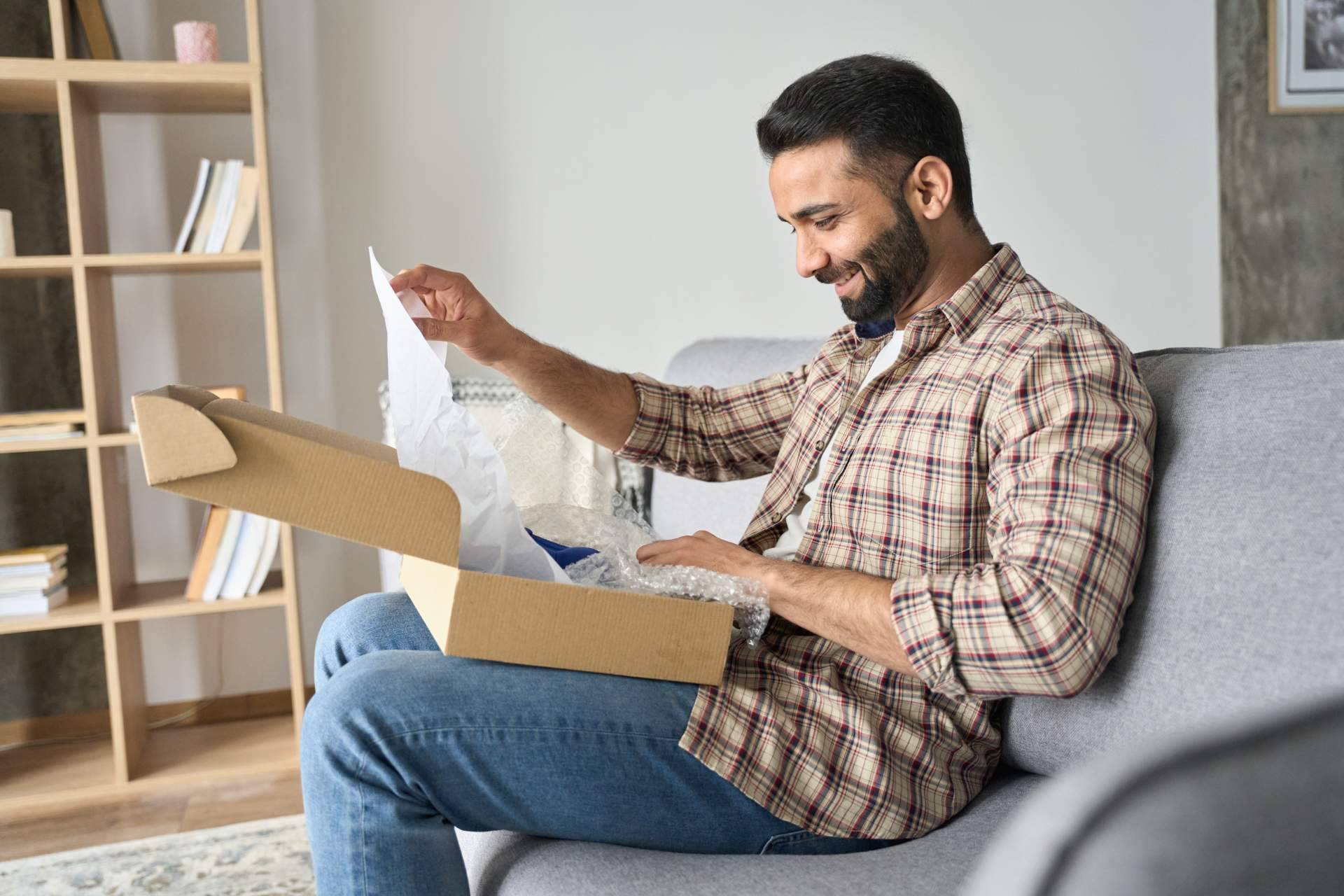 El valor de comprar regalos para bebé 100% seguros y que cumplan con el nuevo RGSP