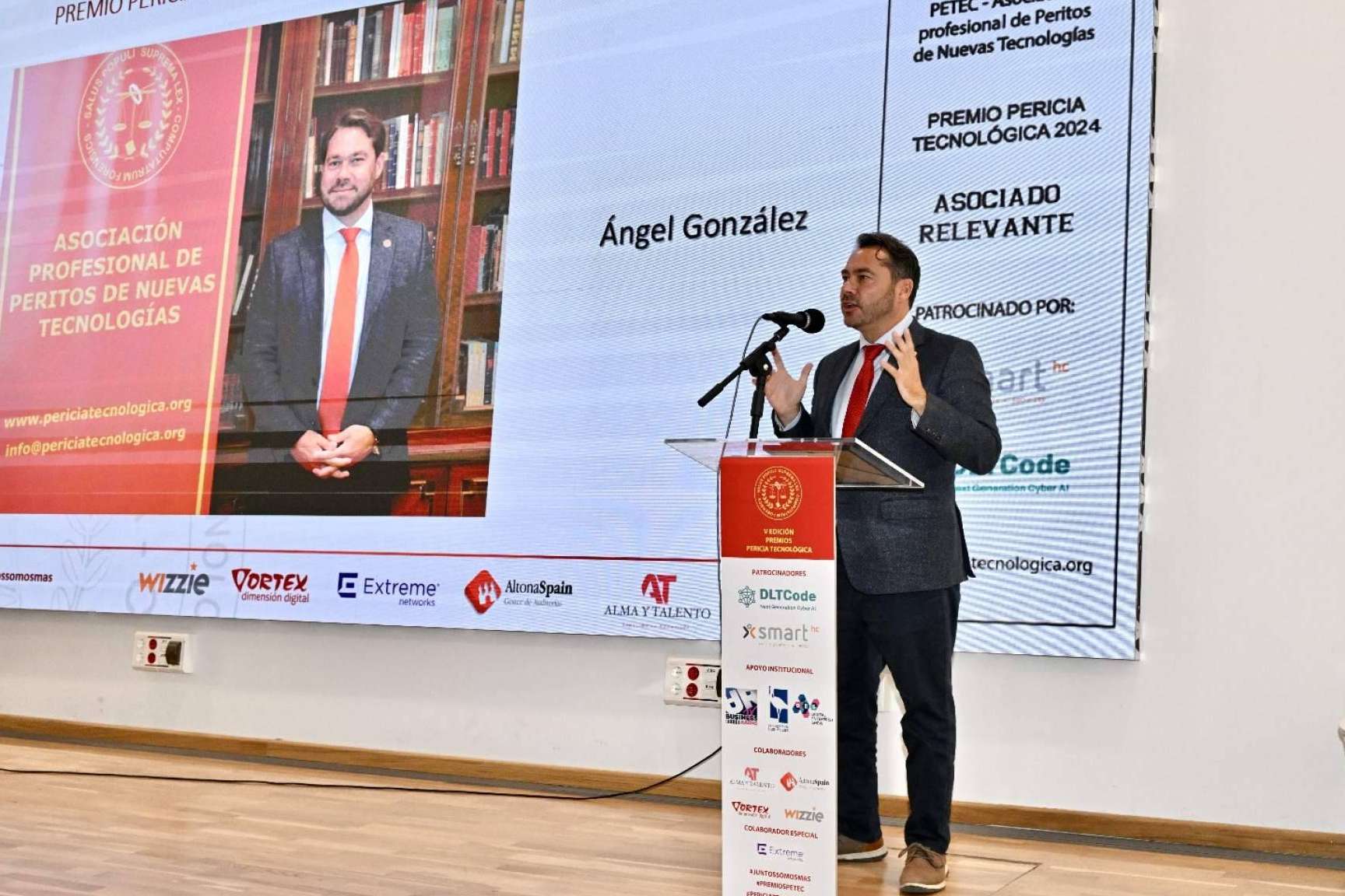 Reconocen a Ángel González de GlobátiKa como Asociado Relevante en los Premios PETEC por su labor en peritaje informáti