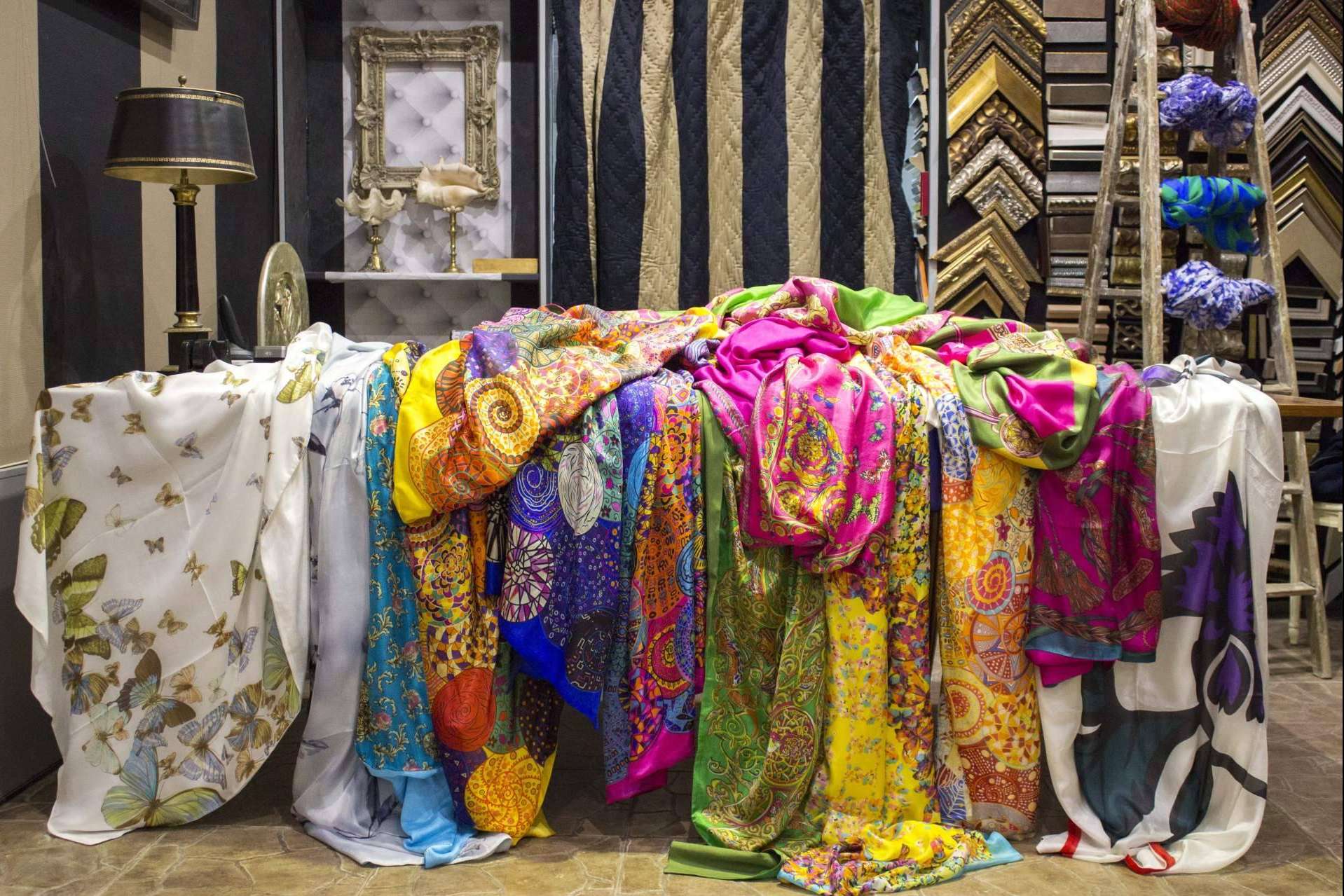 Venta online de moda y complementos artesanales exclusivos de seda medida