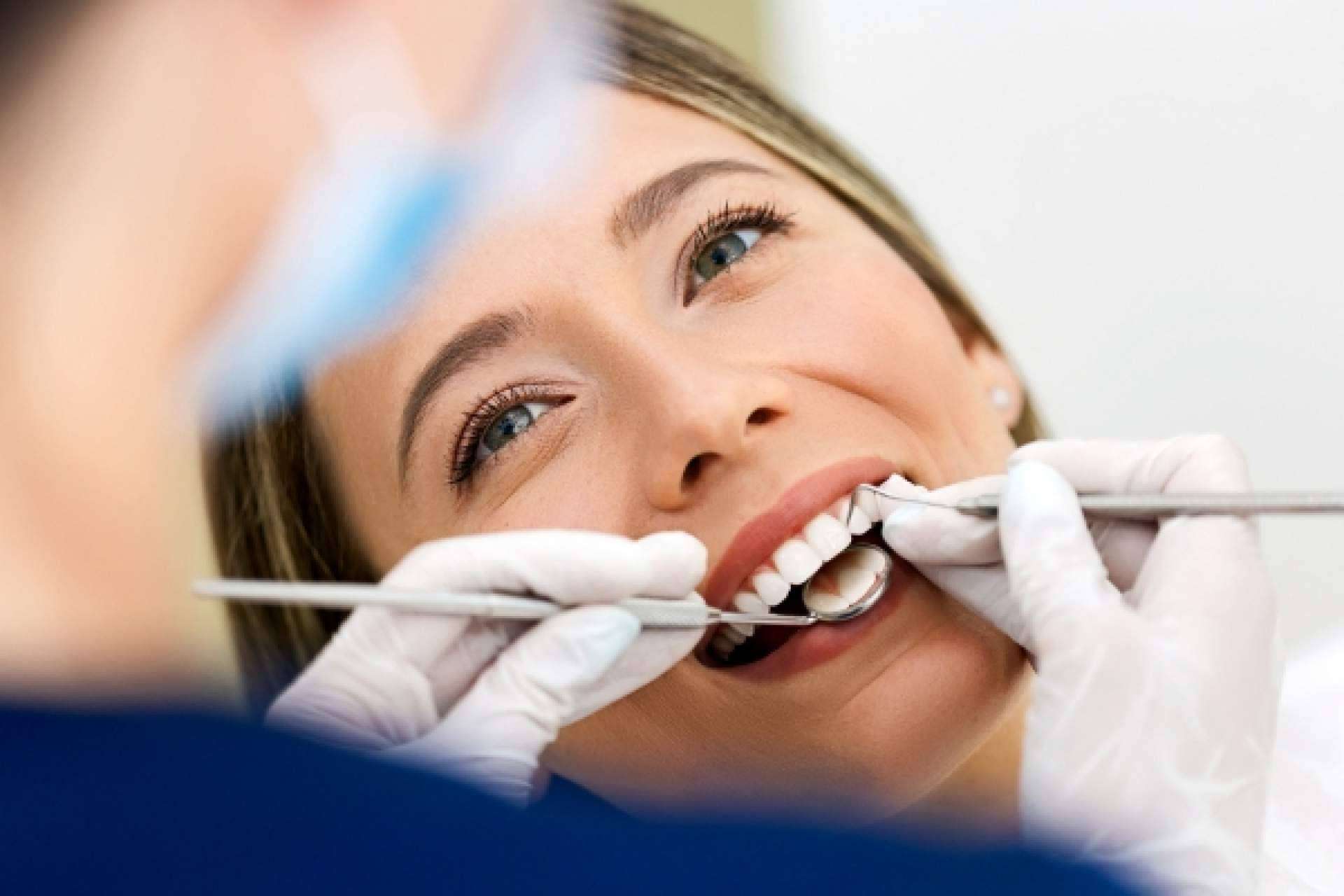 Conseguir una sonrisa saludable con los servicios de odontología avanzada de Denty Dent