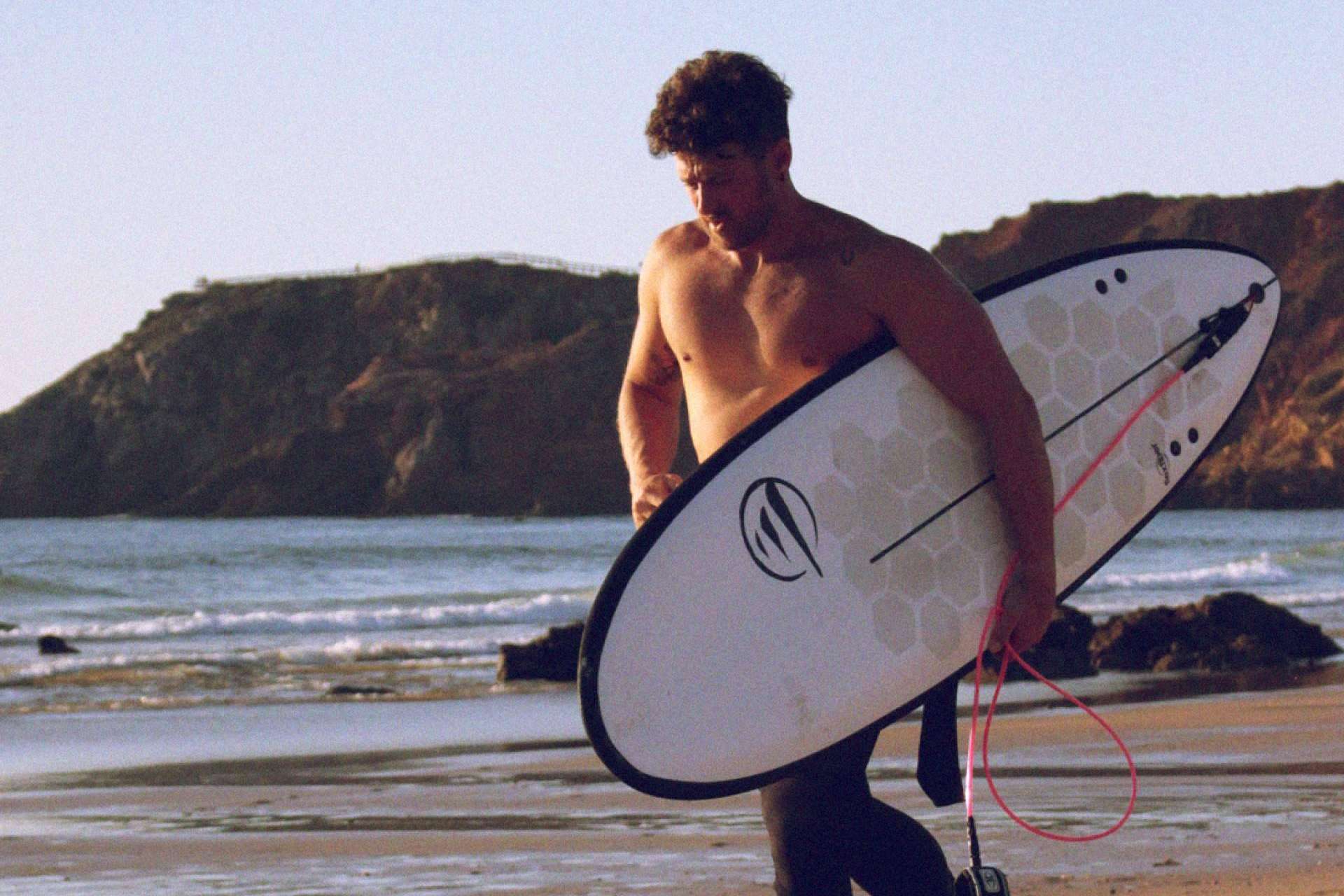 Características principales de una tabla de surf de corcho, por Flysurf