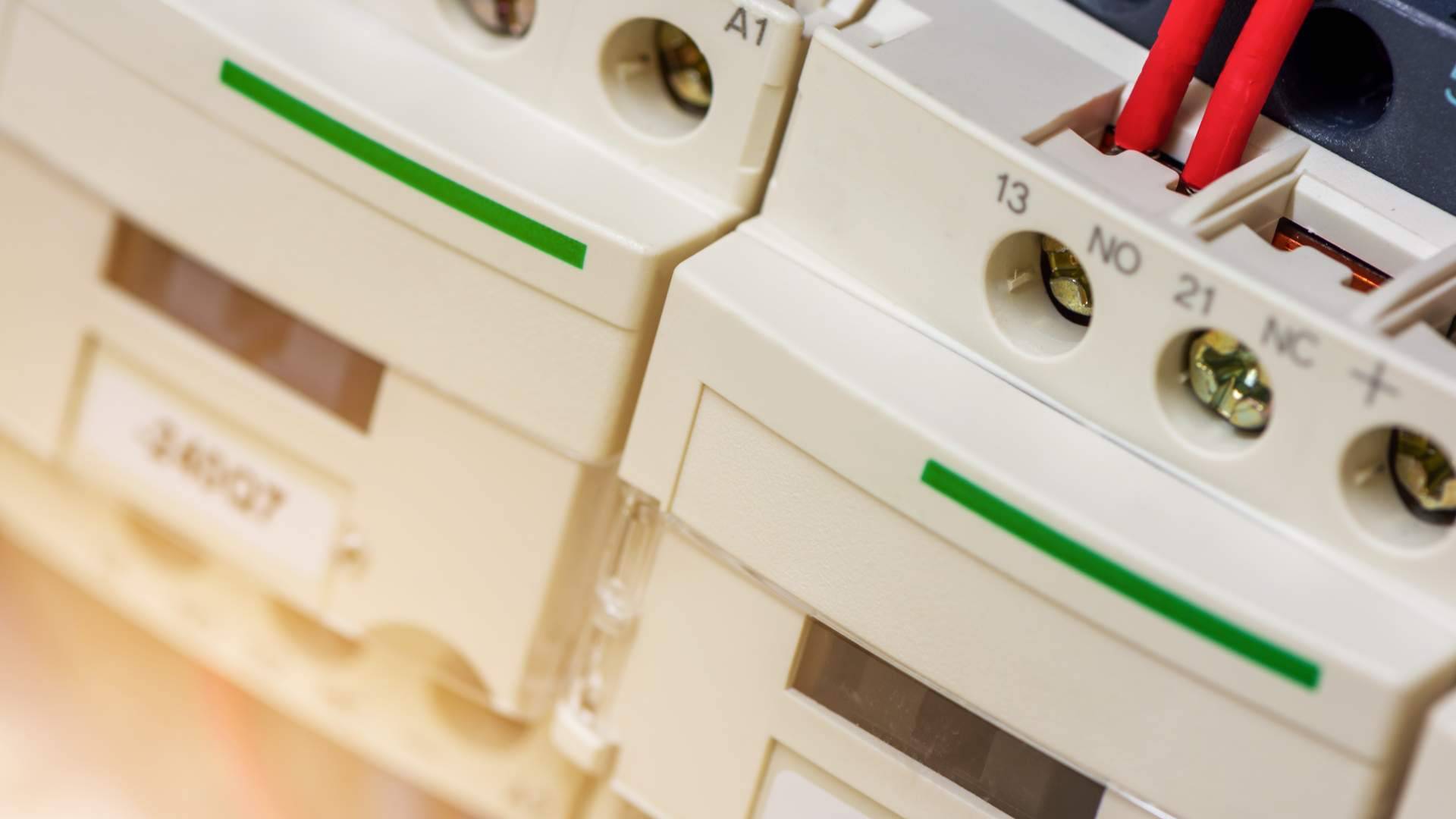Cadenzaelectric potencia proyectos profesionales con soluciones en material eléctrico de Schneider Electric