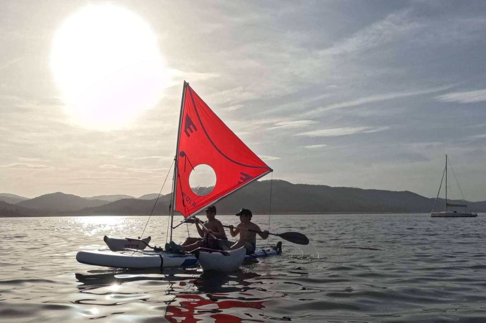 Eola guía el rumbo de los apasionados del paddle surf con sus velas para tablas