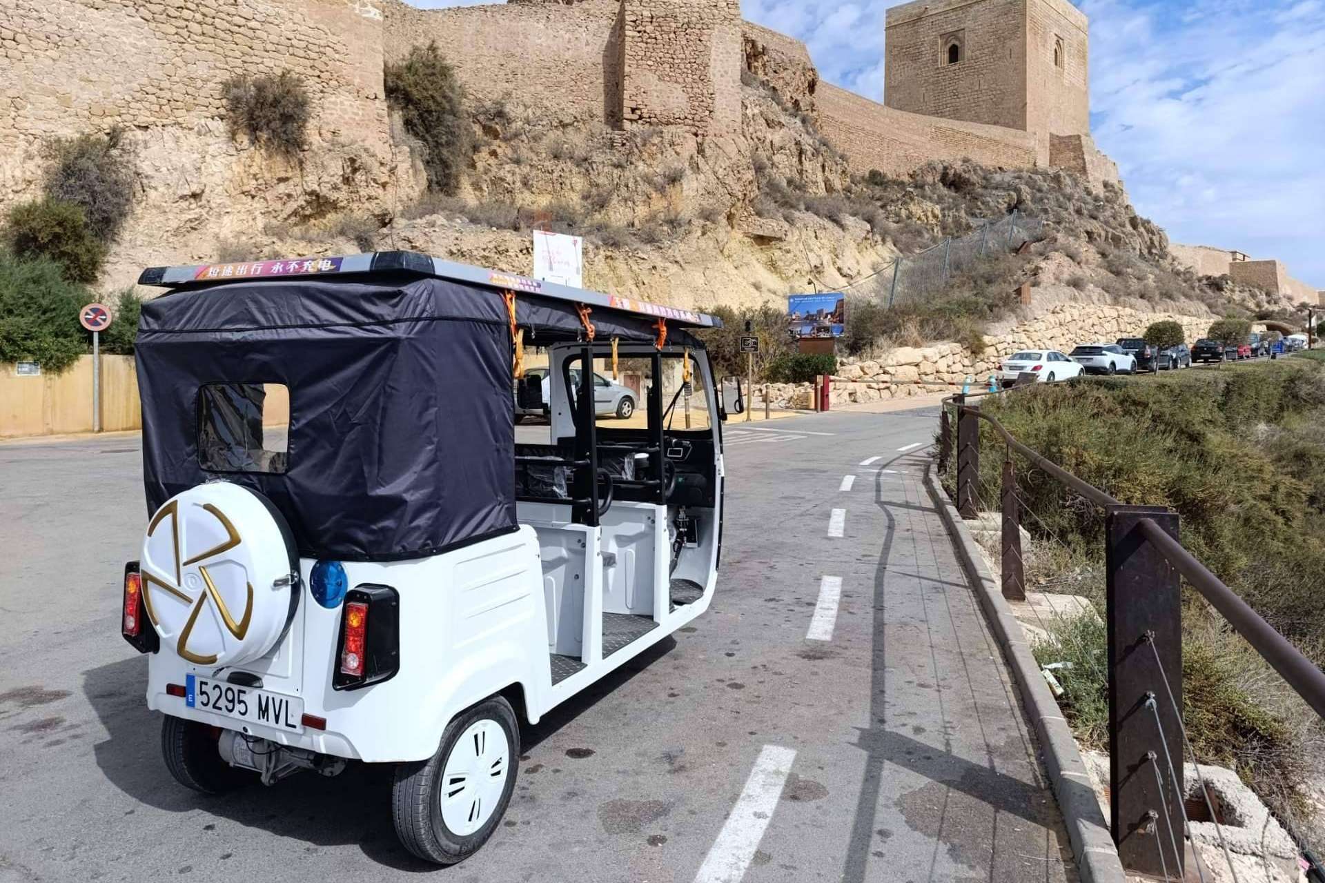 Los tuk tuks eléctricos; una revolución sostenible para el turismo urbano en España