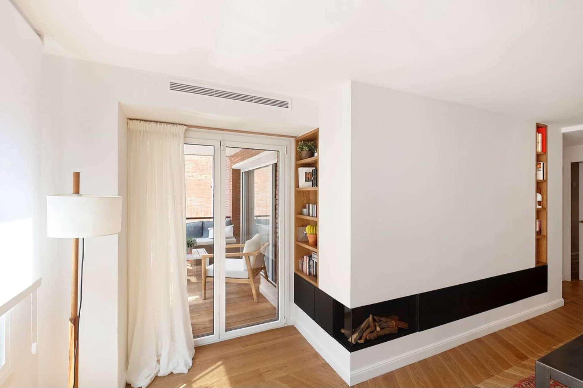 Por qué las chimeneas de leña modernas son tendencia en decoración