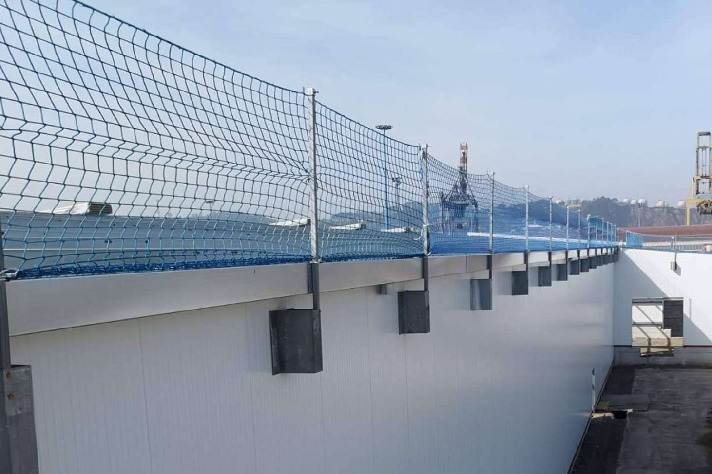 Redes y Protección refuerza la seguridad en la construcción industrial con redes horizontales y perimetrales