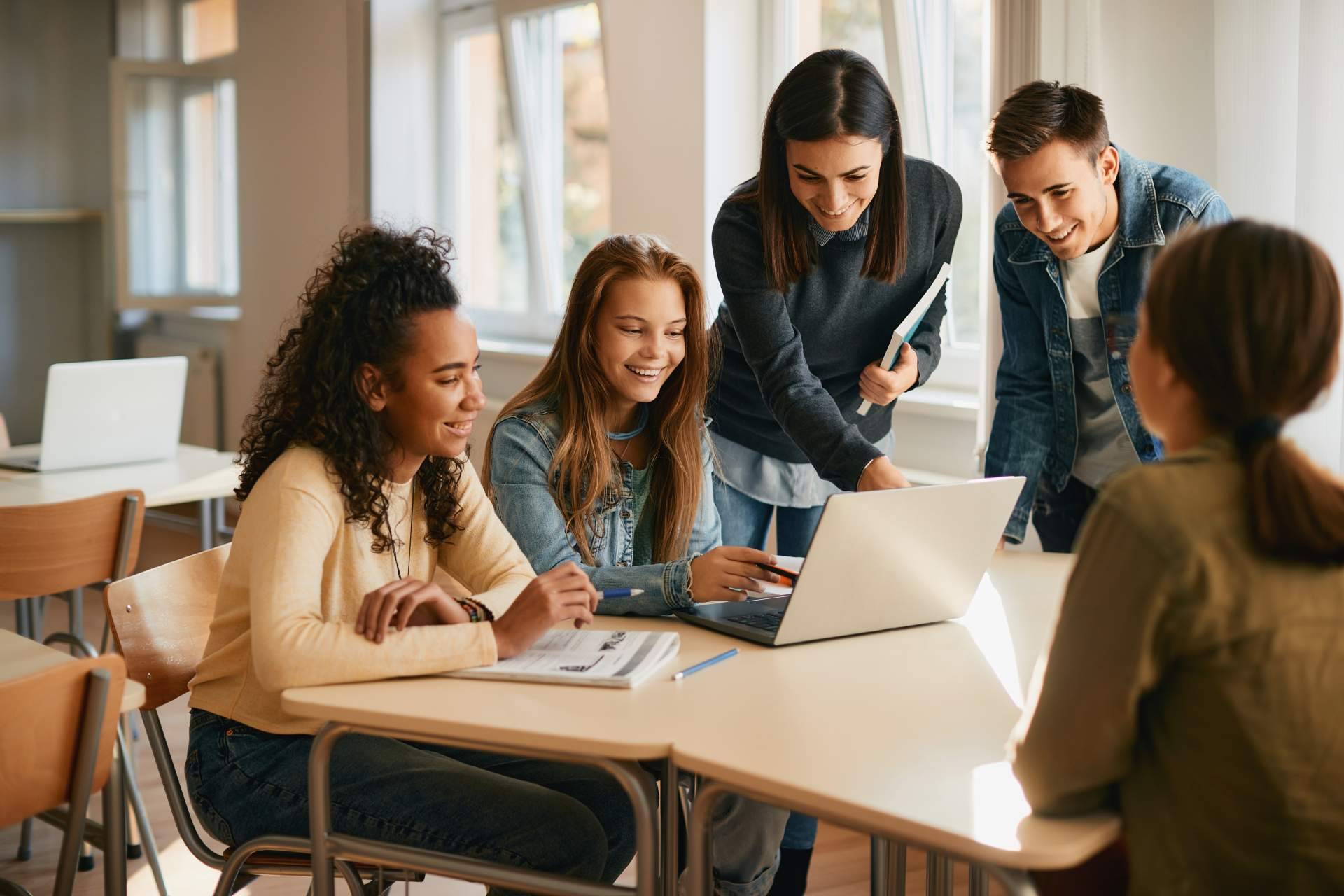 ISEB impulsa la educación superior digital con másteres y posgrados 100% online y flexibilidad horaria