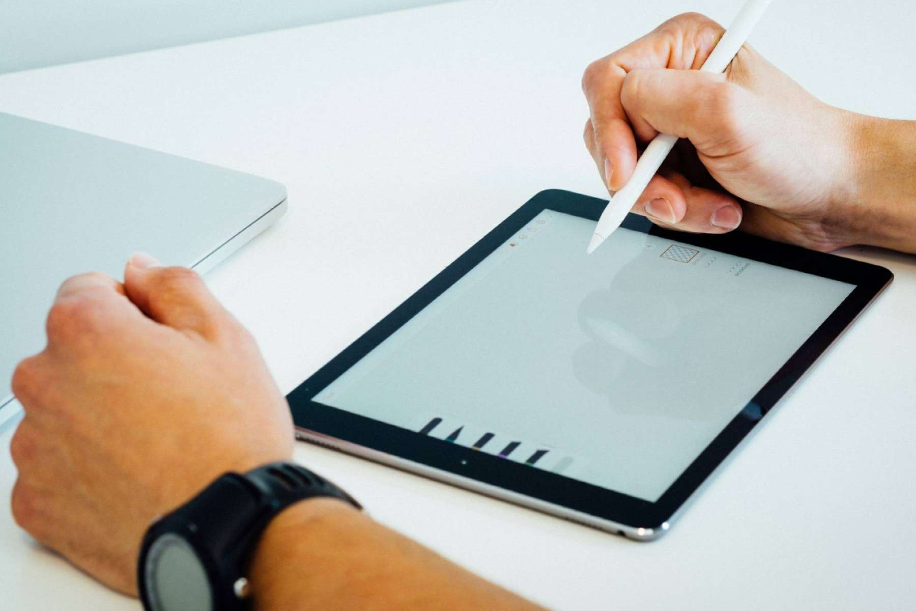 El valor de seguir un curso de diseño gráfico que marque la diferencia en el competitivo mundo laboral, por Issei