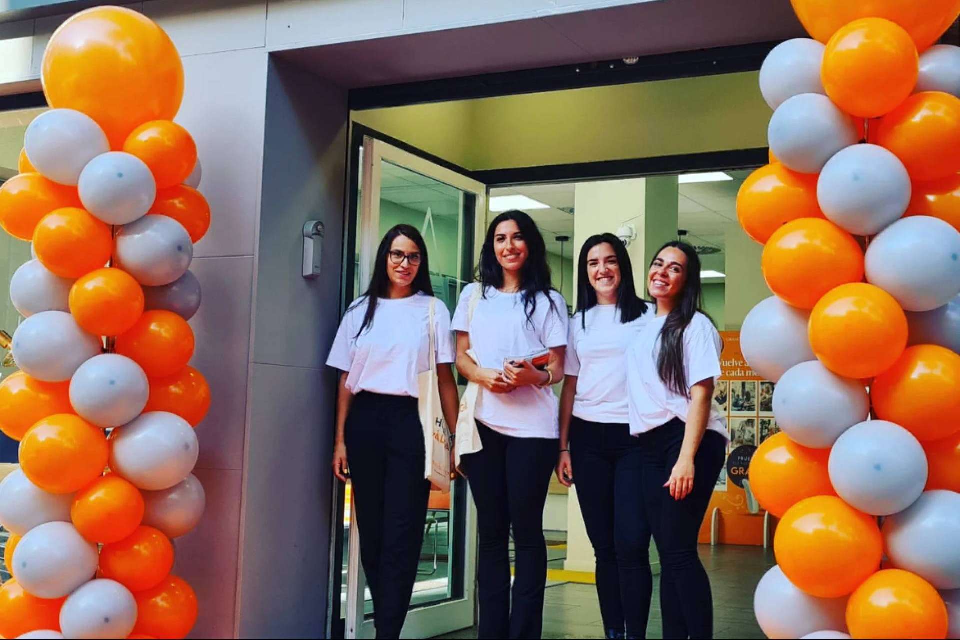 Ecotáctil refuerza su experiencia en servicios de azafatas y promotores para eventos