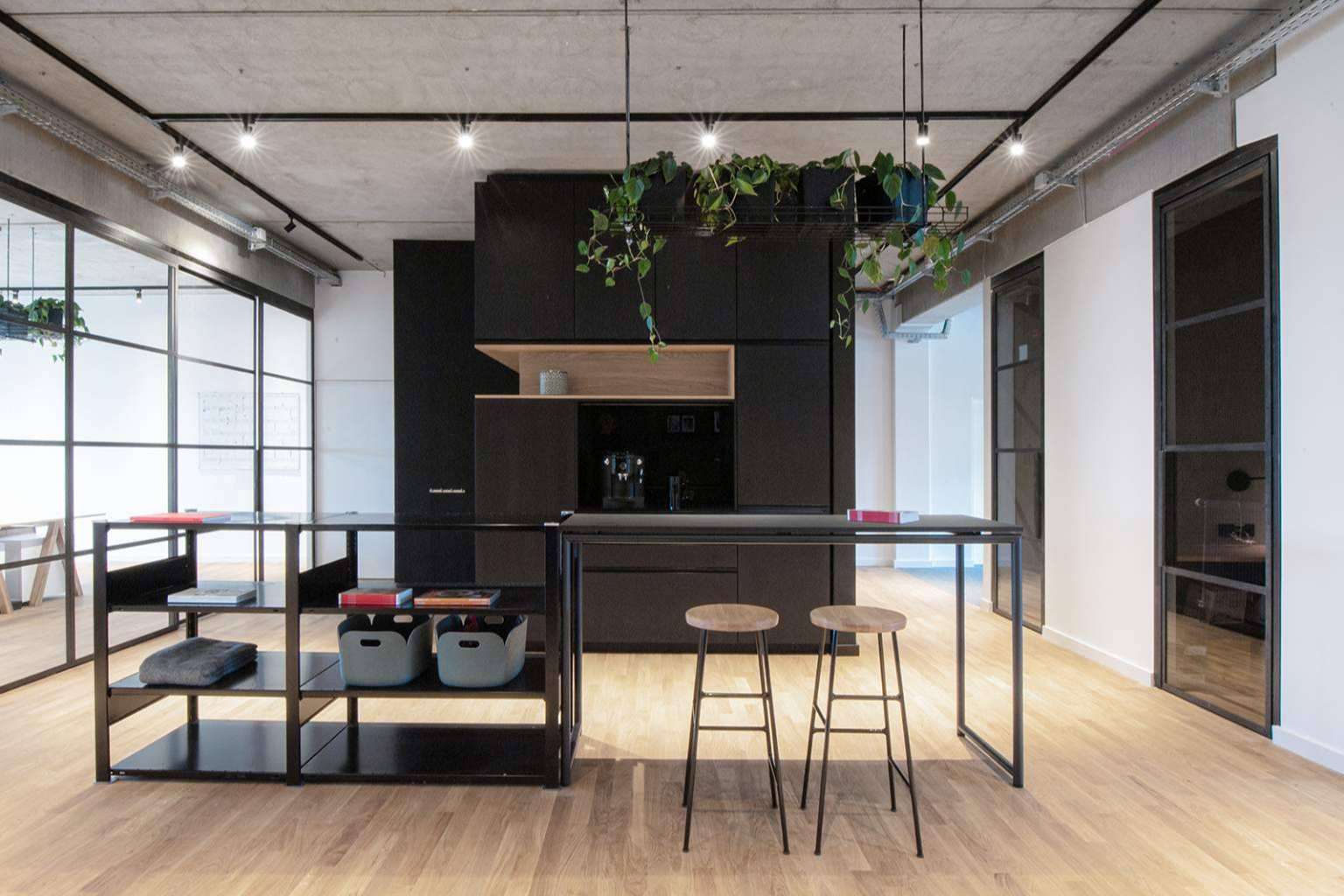 Interiorismo con propósito; la clave para transformar espacios y potenciar negocios según Atelier Azahar