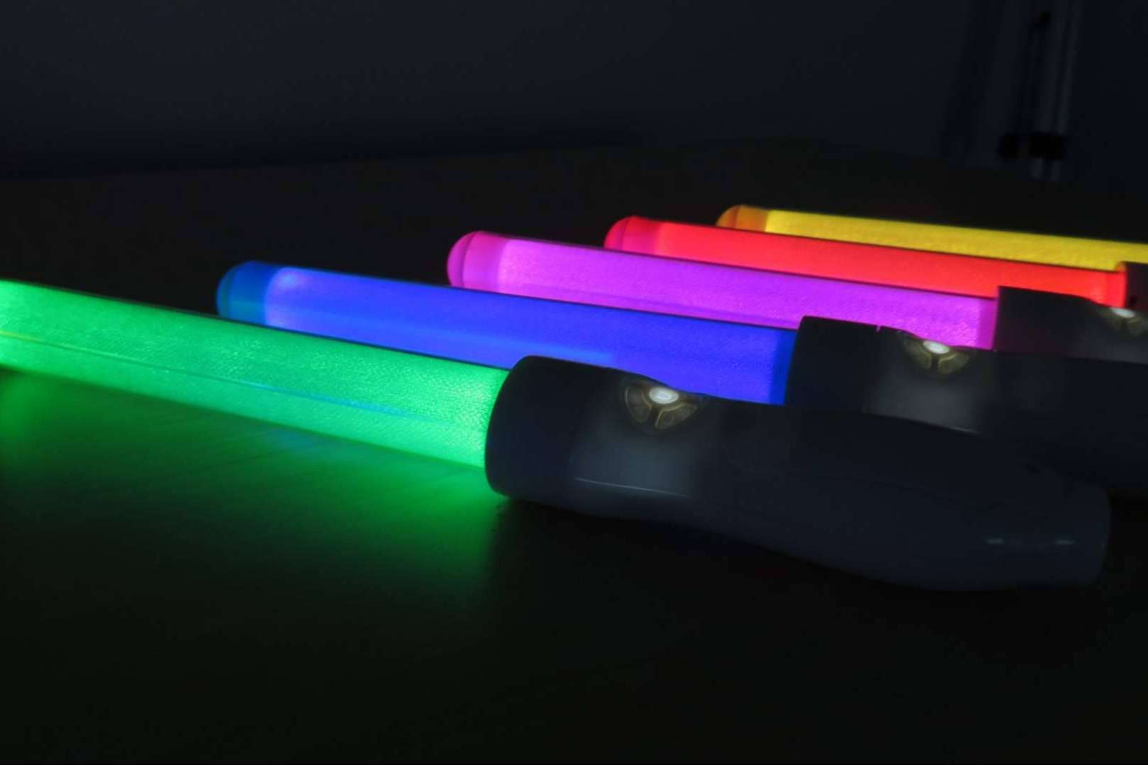 Interacción y votación en tiempo real con los palos luminosos de Custom Vote