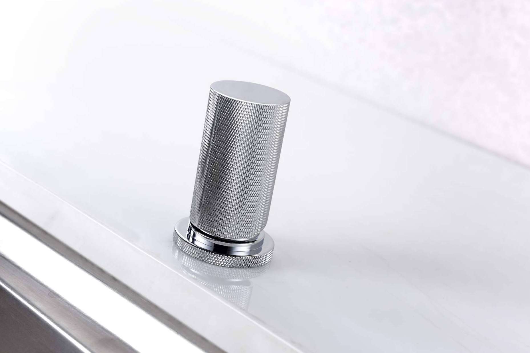 IMEX Products presenta su última colección de grifería para cocina con mando independiente