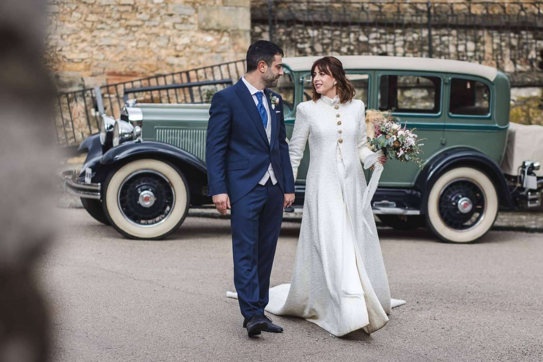 Novias invernales deValérie Moreau; Capas y abrigos que te harán brillar sin pasar frío