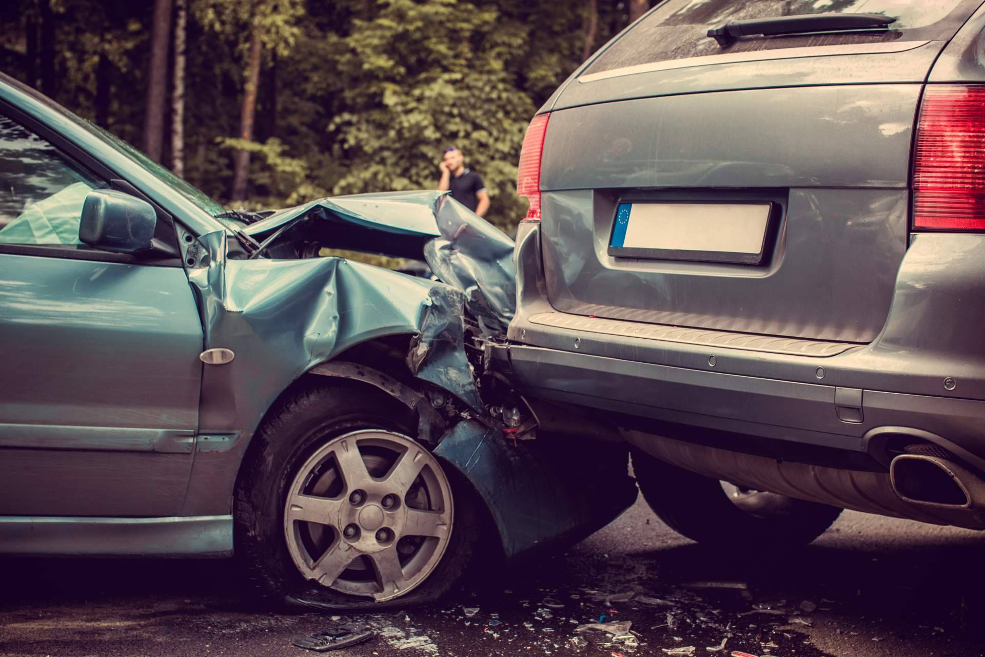 Accidentes de coche con colisión múltiple, responsabilidad y compensaciones legales