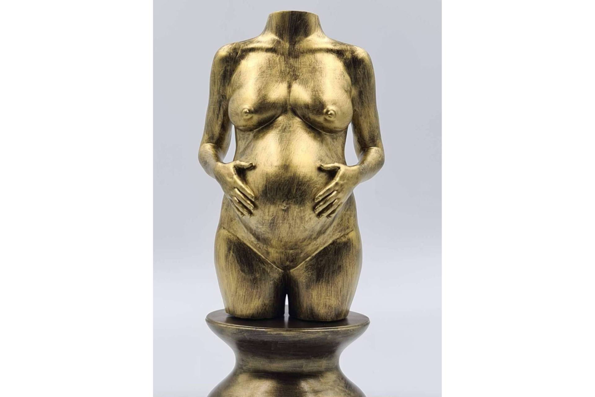 BustosPersonalizados propone 'Escultura de tu embarazo' como tributo a la maternidad
