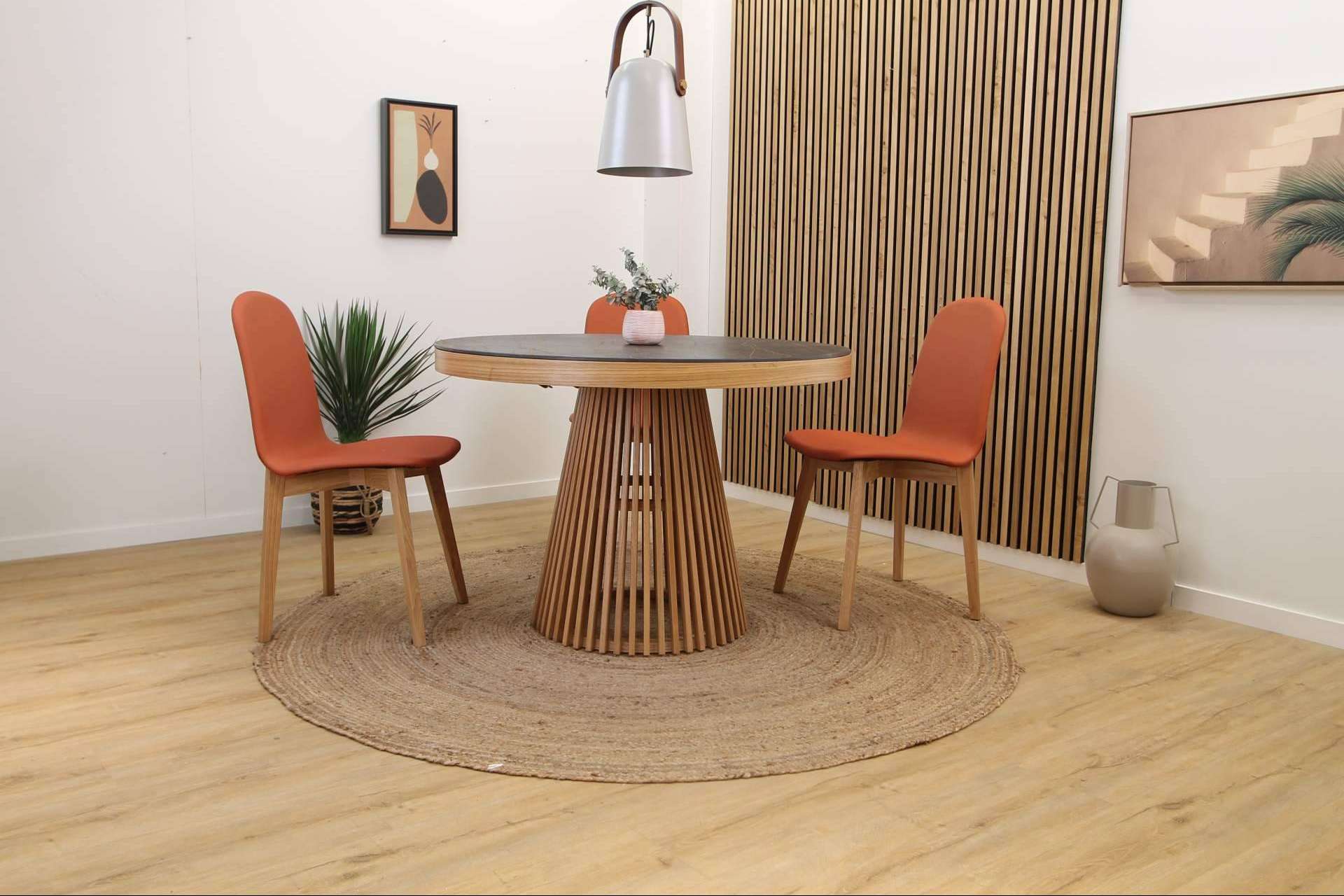 Diseño, tradición y funcionalidad; así trabaja Sendoa, fabricante de mesas en San Sebastián