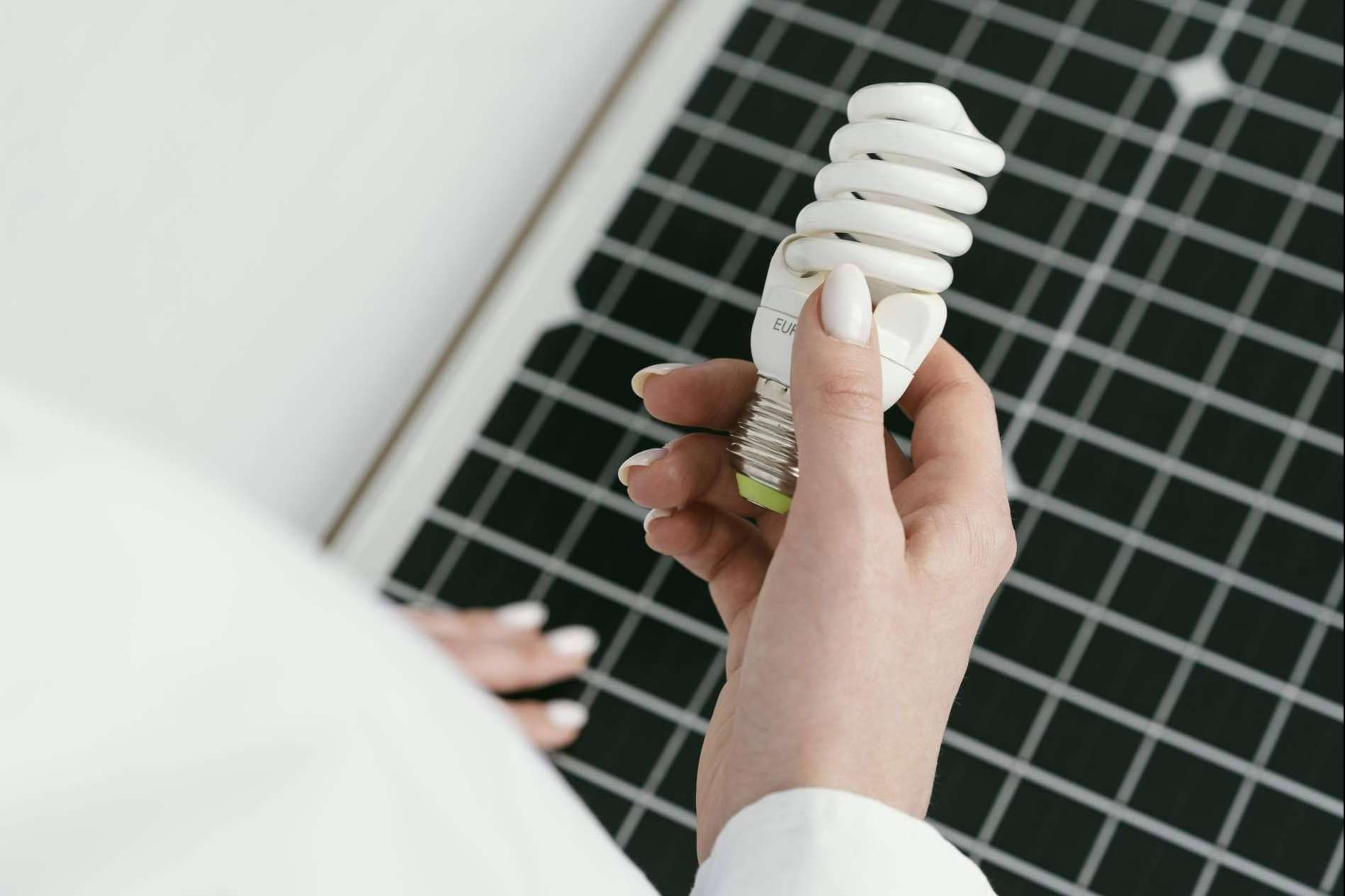 Comparativa técnica entre baterías virtuales y baterías físicas en autoconsumo solar