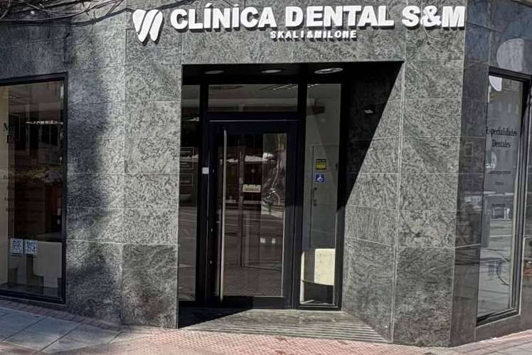 Yasmine Skali impulsa un nuevo modelo de clínica dental internacional