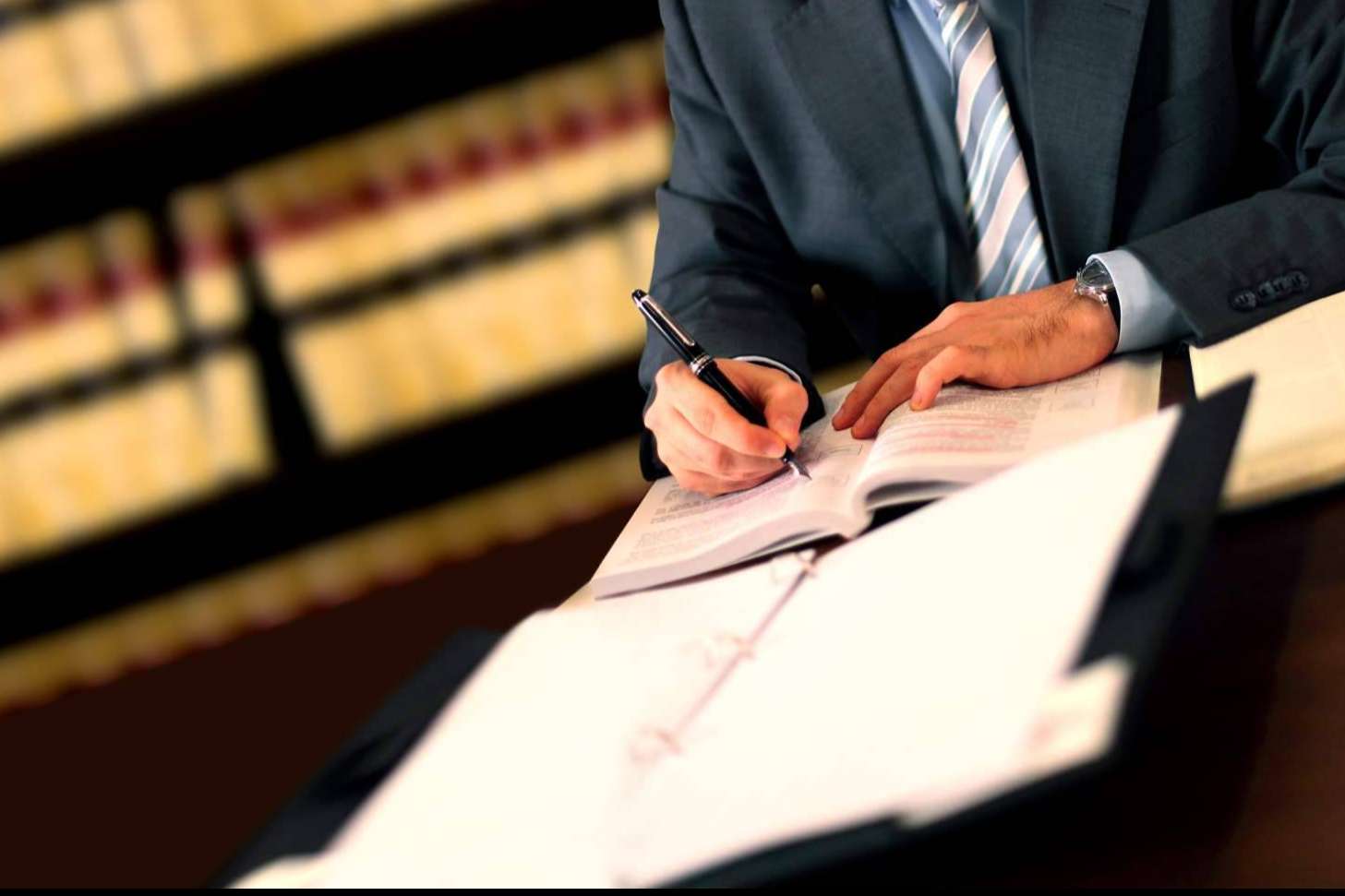 Seguros a medida y atención continua, el enfoque profesional de DME Corredor de Seguros