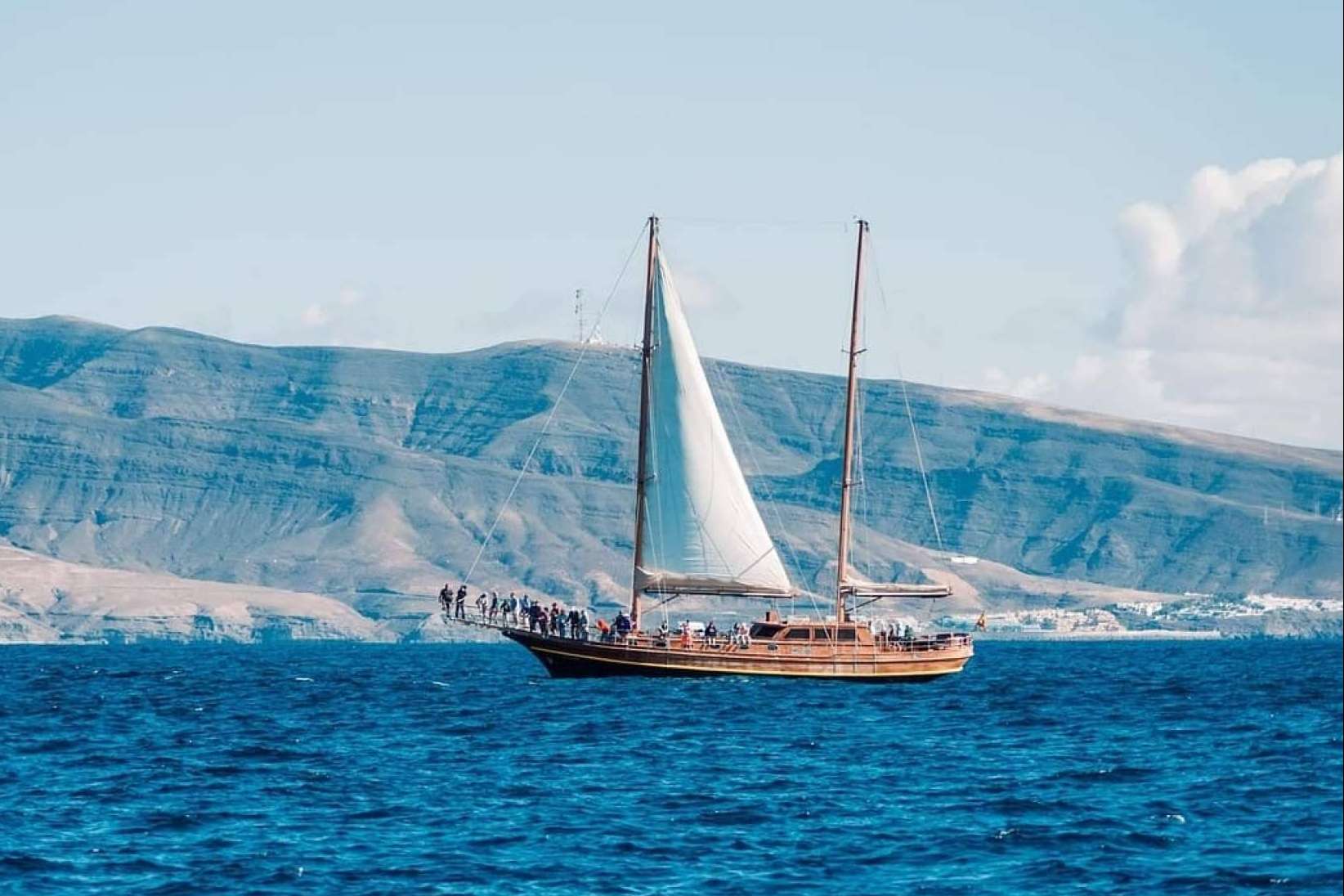 Magic & Sailing lidera la sostenibilidad del sector marítimo en Fuerteventura eliminando plásticos