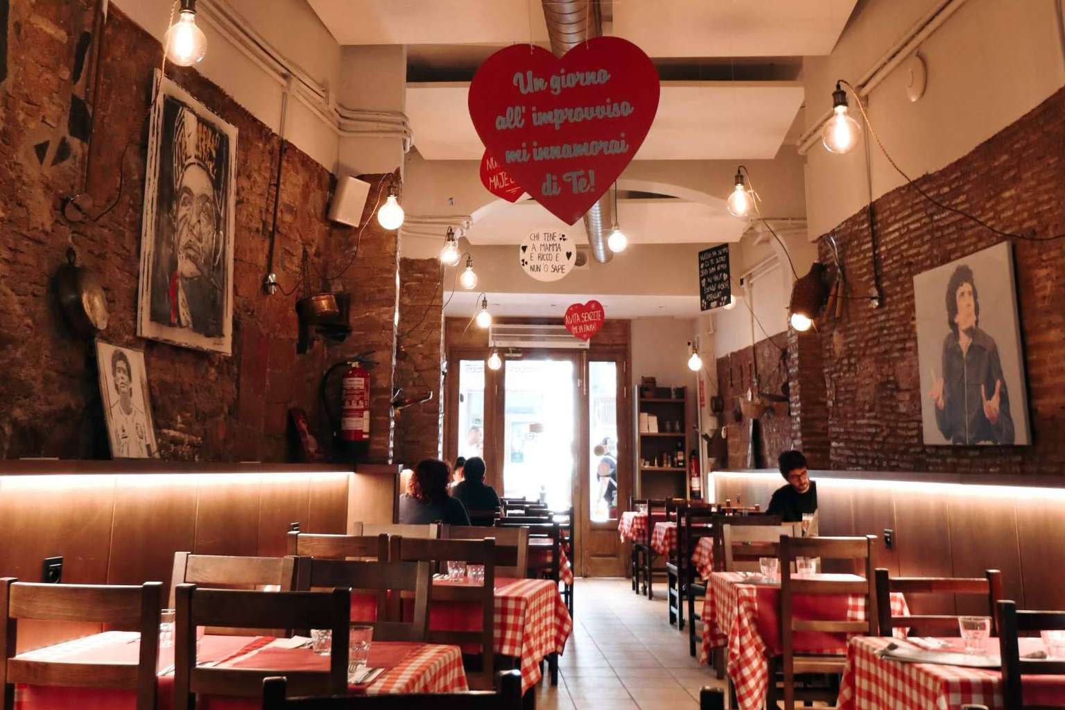 Cocina napolitana y tradición en expansión, nace Spaccanapoli Pizzeria en Barcelona