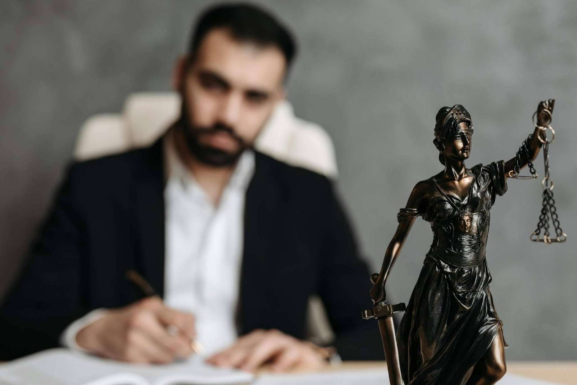 Legalcity impulsa la defensa de los derechos de los extranjeros con asesoramiento legal en Barcelona