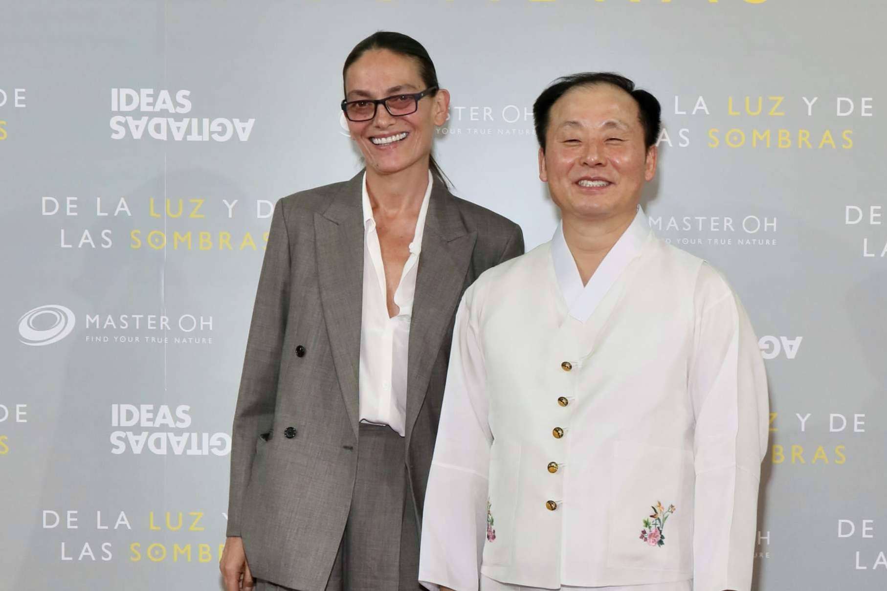‘De la Luz y de las Sombras’, el documental español que profundiza en el lenguaje del universo de la mano del maestro espiritual Master Oh
