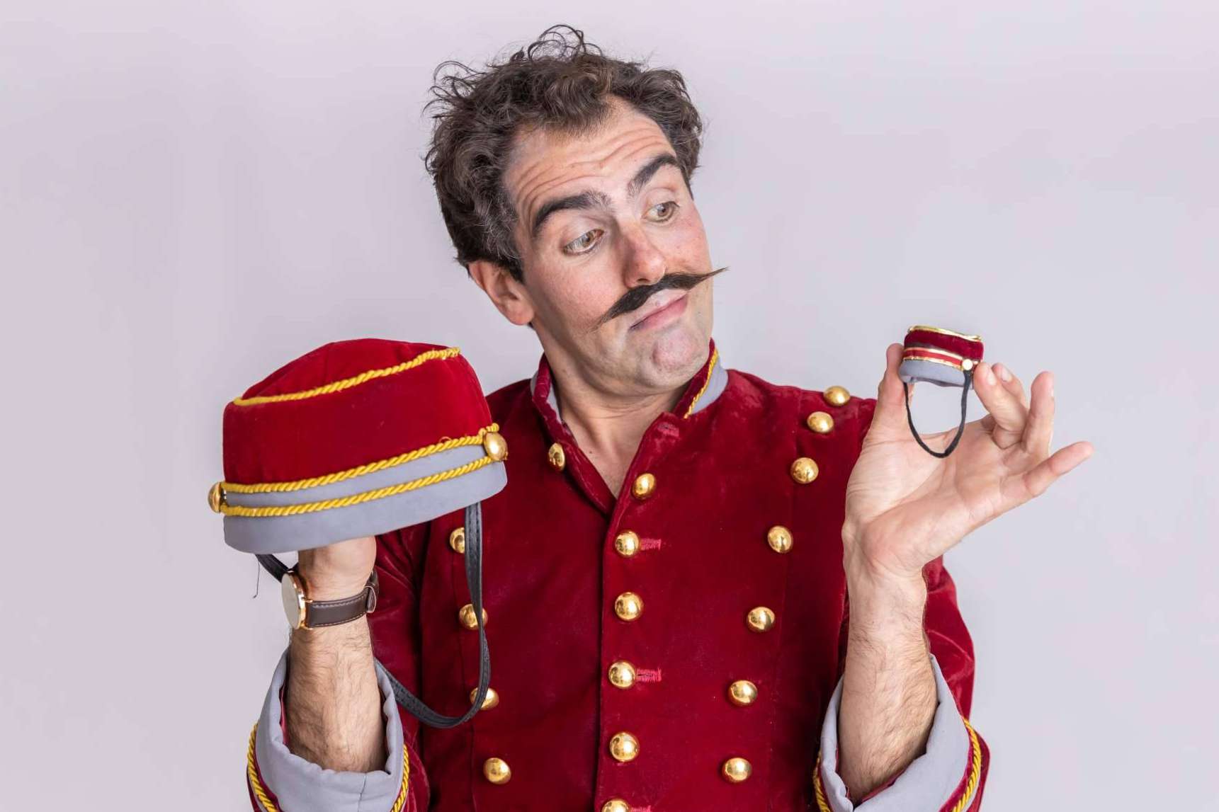 Adrián Conde une magia y clown en una propuesta escénica única
