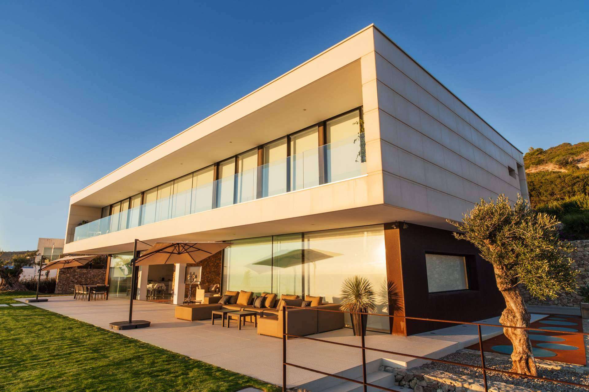 Villa Alkaram ofrece una experiencia vacacional de lujo con piscina privada y jacuzzi en Zahara de los Atunes