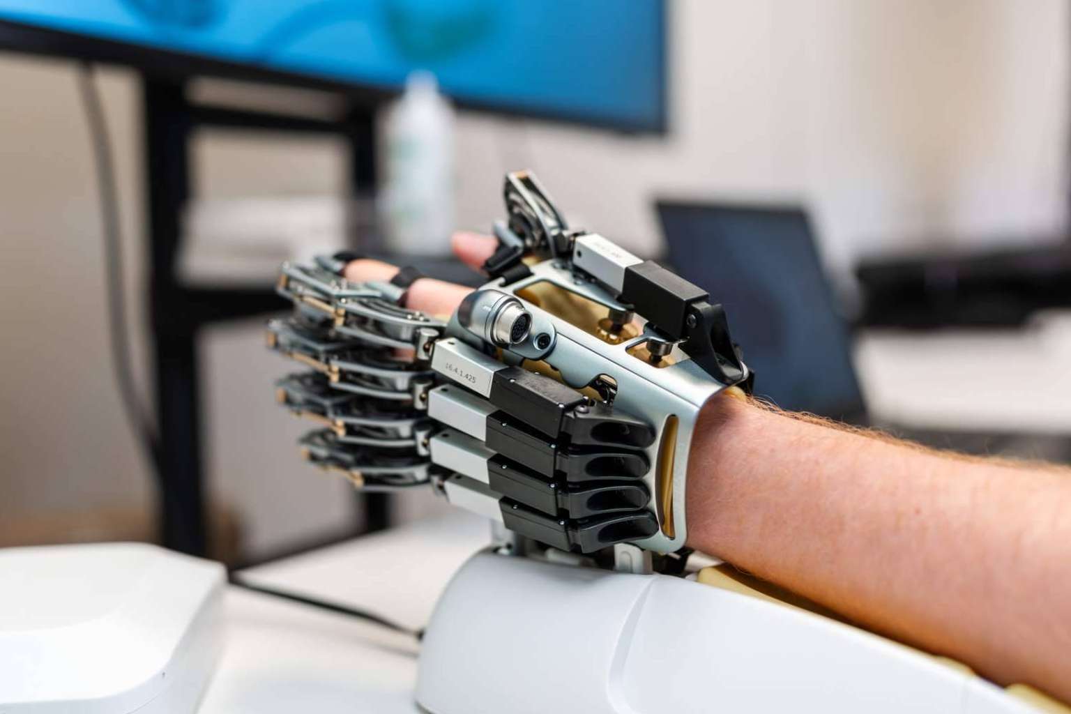 Gogoa refuerza su neurorrehabilitación robótica en Movex Clinics con los exoesqueletos HANK, BELK y Hand of Hope