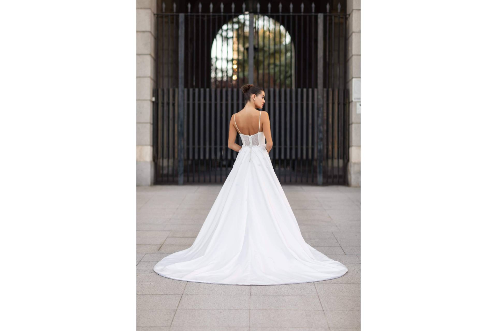 La diseñadora Luz Marina Cruz eleva la moda nupcial con vestidos que narran historias