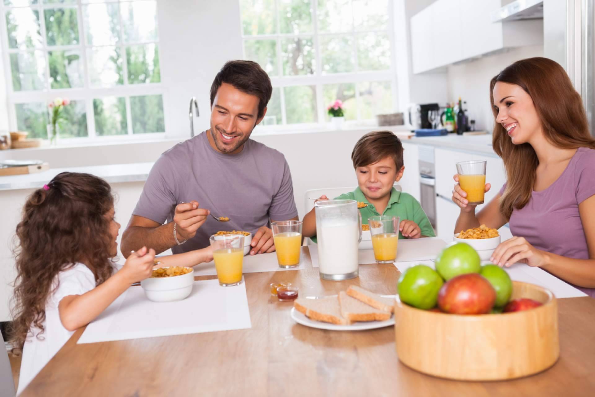 Editorial Sentir lanza 'Emociones familiares', una guía sobre resiliencia, apego y relaciones familiares sanas
