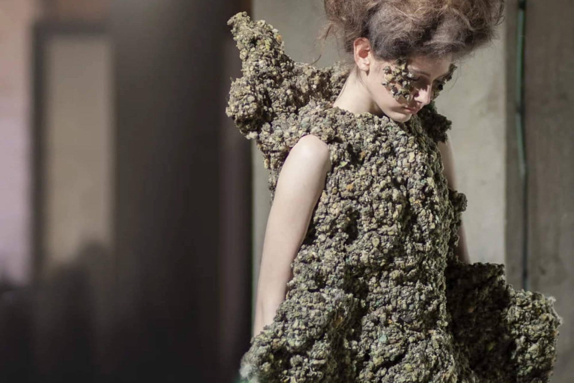 Wearable art y moda experimental, así son las nuevas propuestas conceptuales de Buj Studio