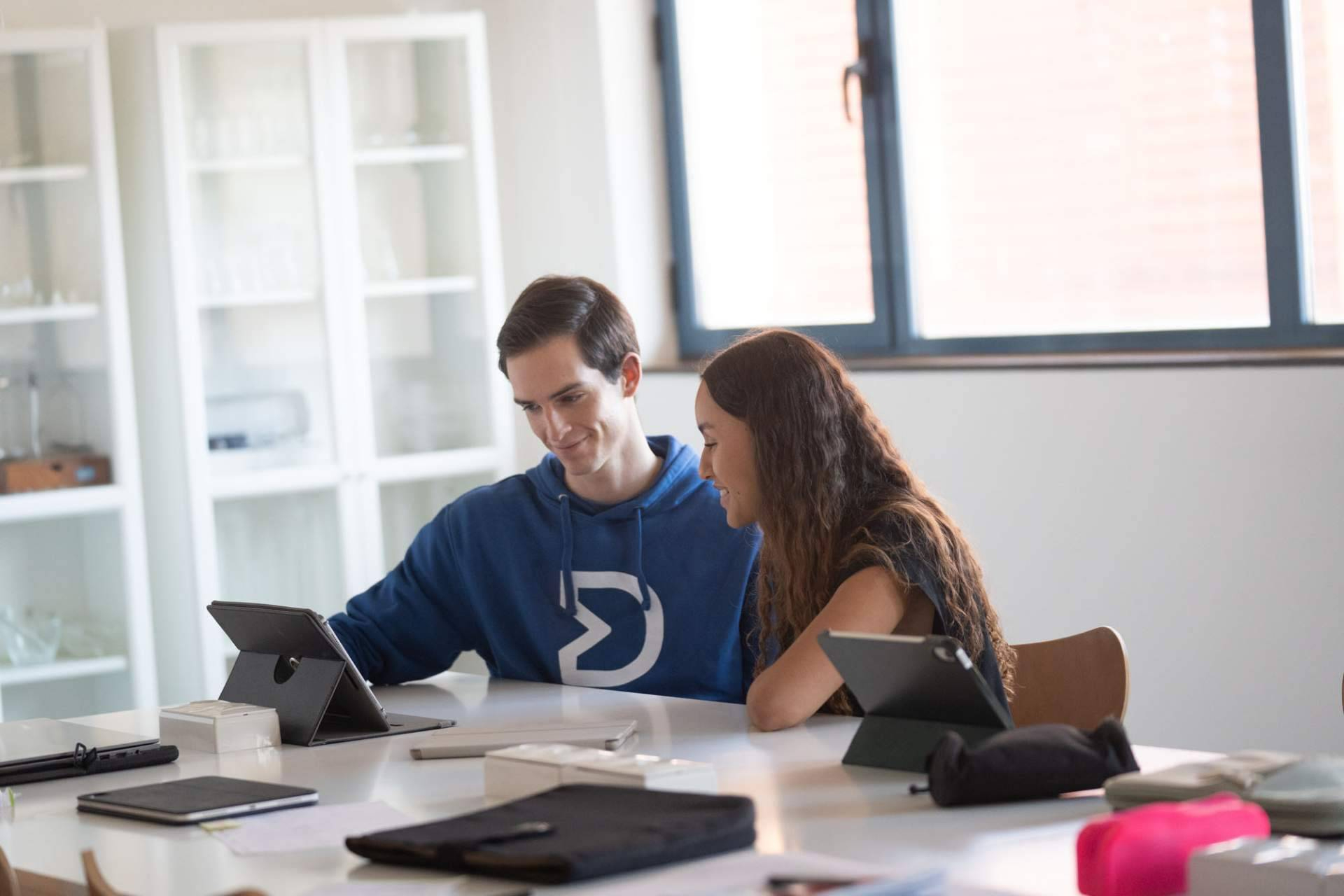 Cómo evitar los errores más comunes al preparar oposiciones con apoyo de una academia especializada