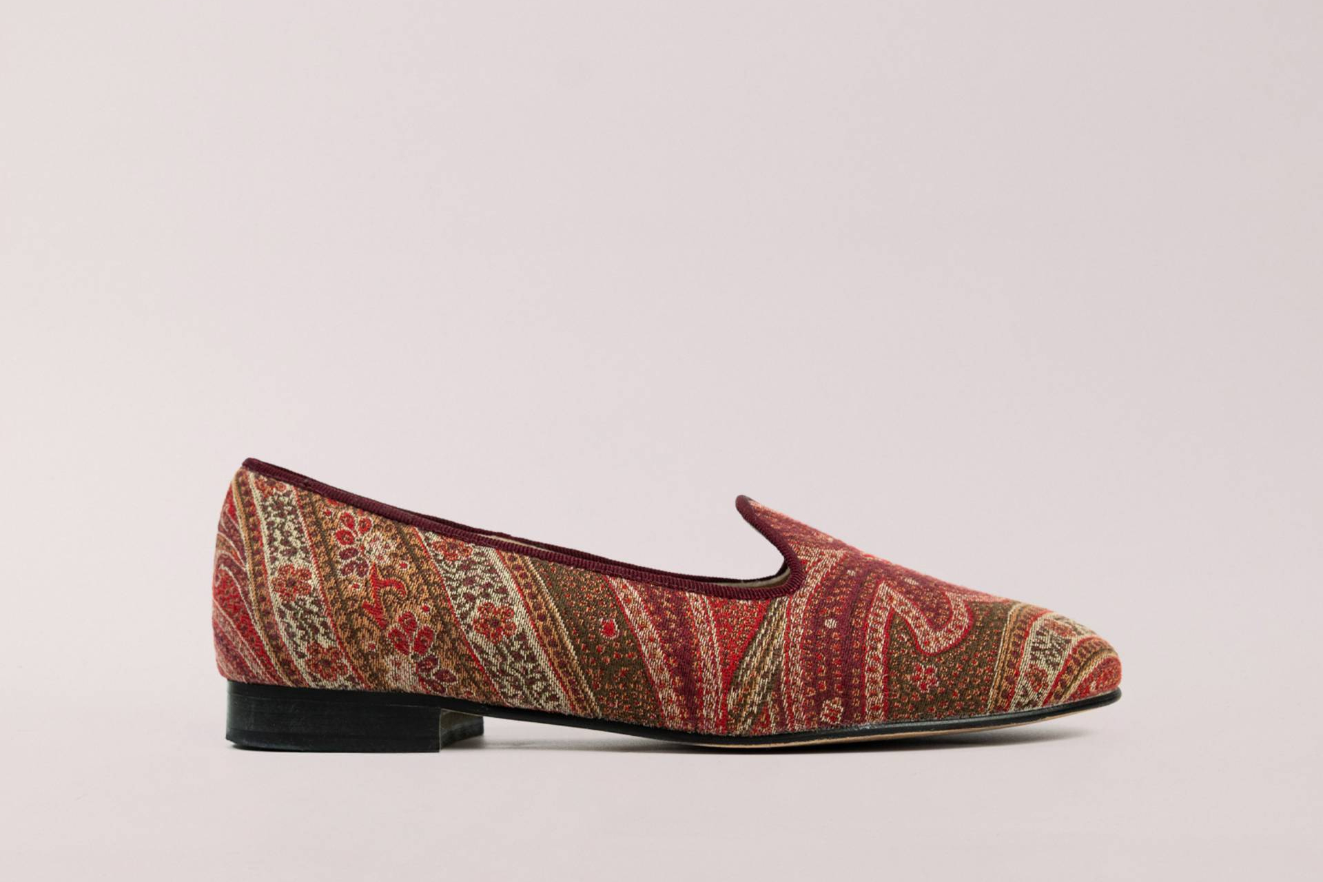 Mocasines mujer elegantes; la tradición artesanal que convierte cada par en inversión duradera