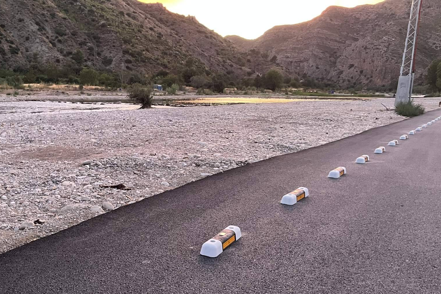 Ciudades más seguras; Abadecom Urban desarrolla un separador fotoluminiscente para carriles bici