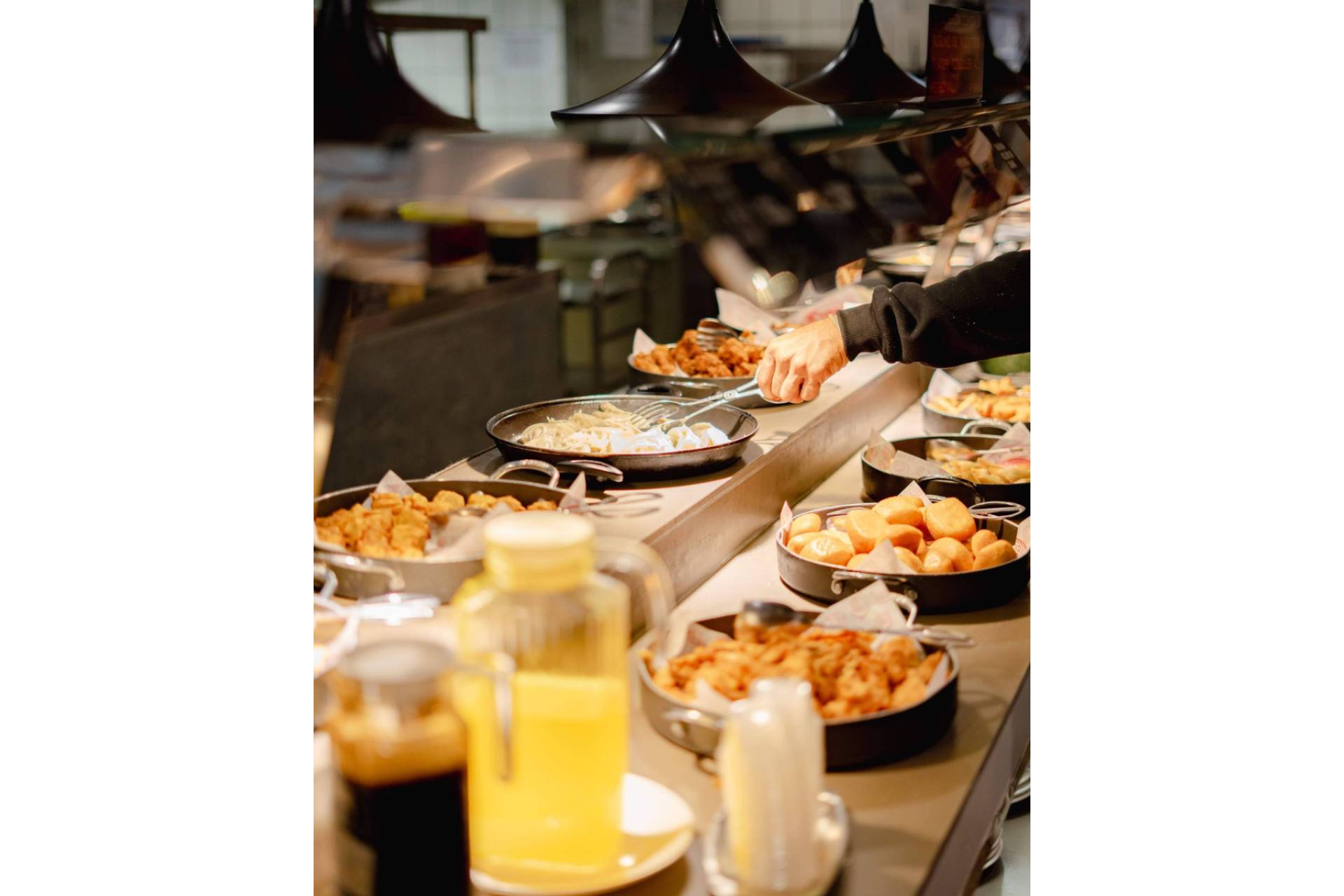 Colonial Buffet celebra 15 años como pionero de la gastronomía internacional en Valencia