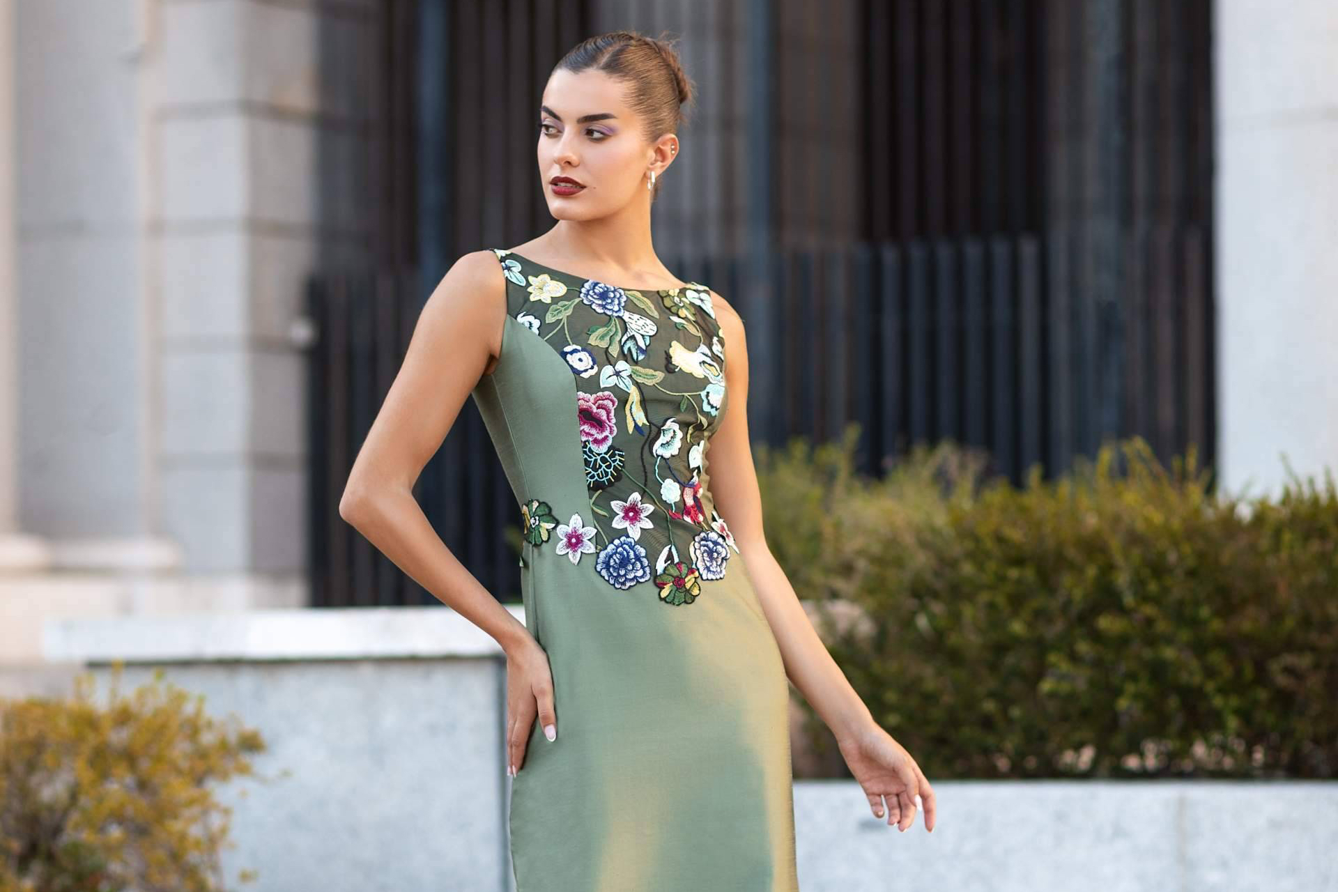 Desde Madrid, Luz Marina Cruz crea vestidos de novia a medida con alma y personalidad