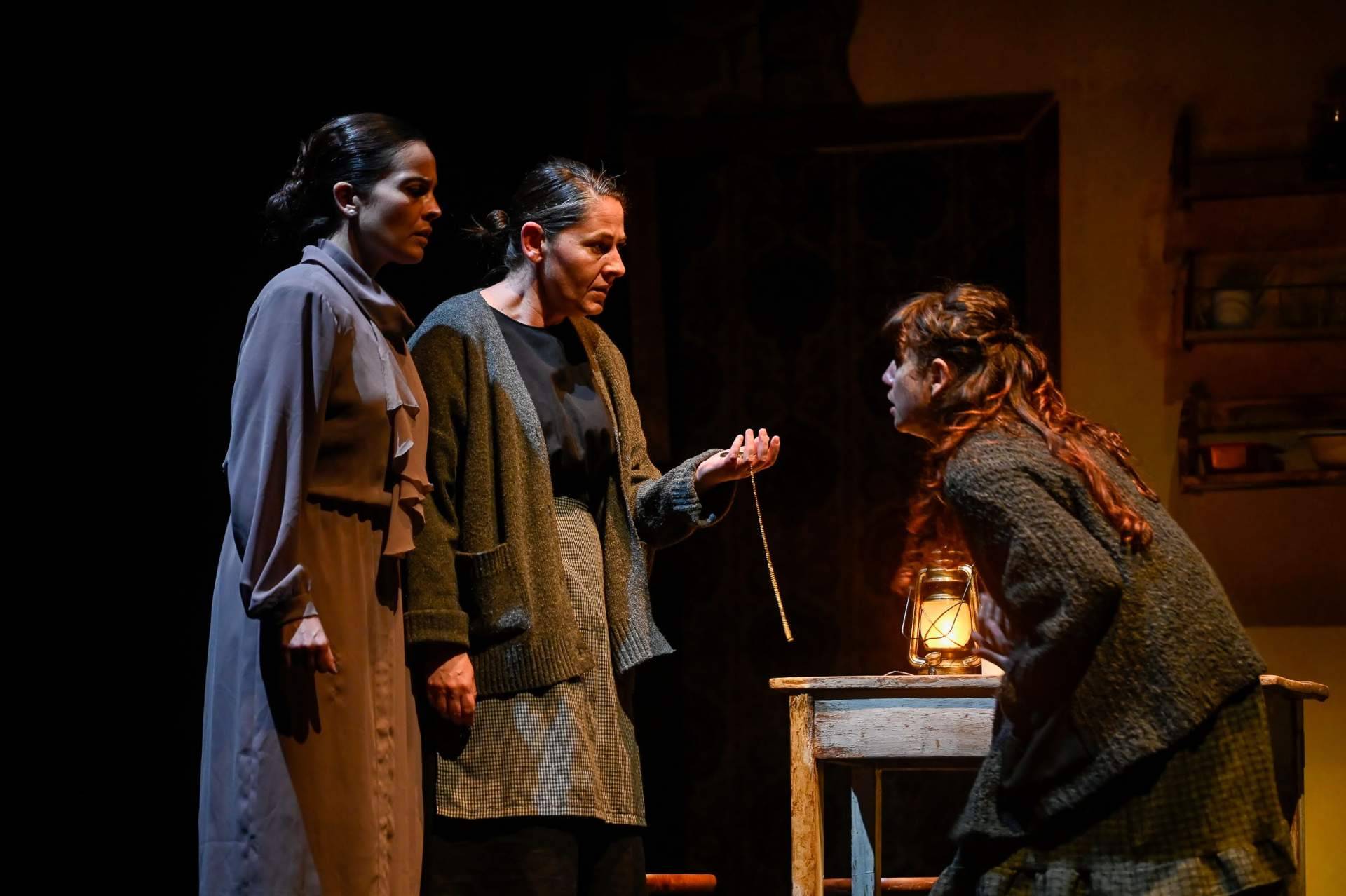 El Teatro Jovellanos vibra con el estreno de 'Memoria de la nisal', de la compañía Adrián Conde