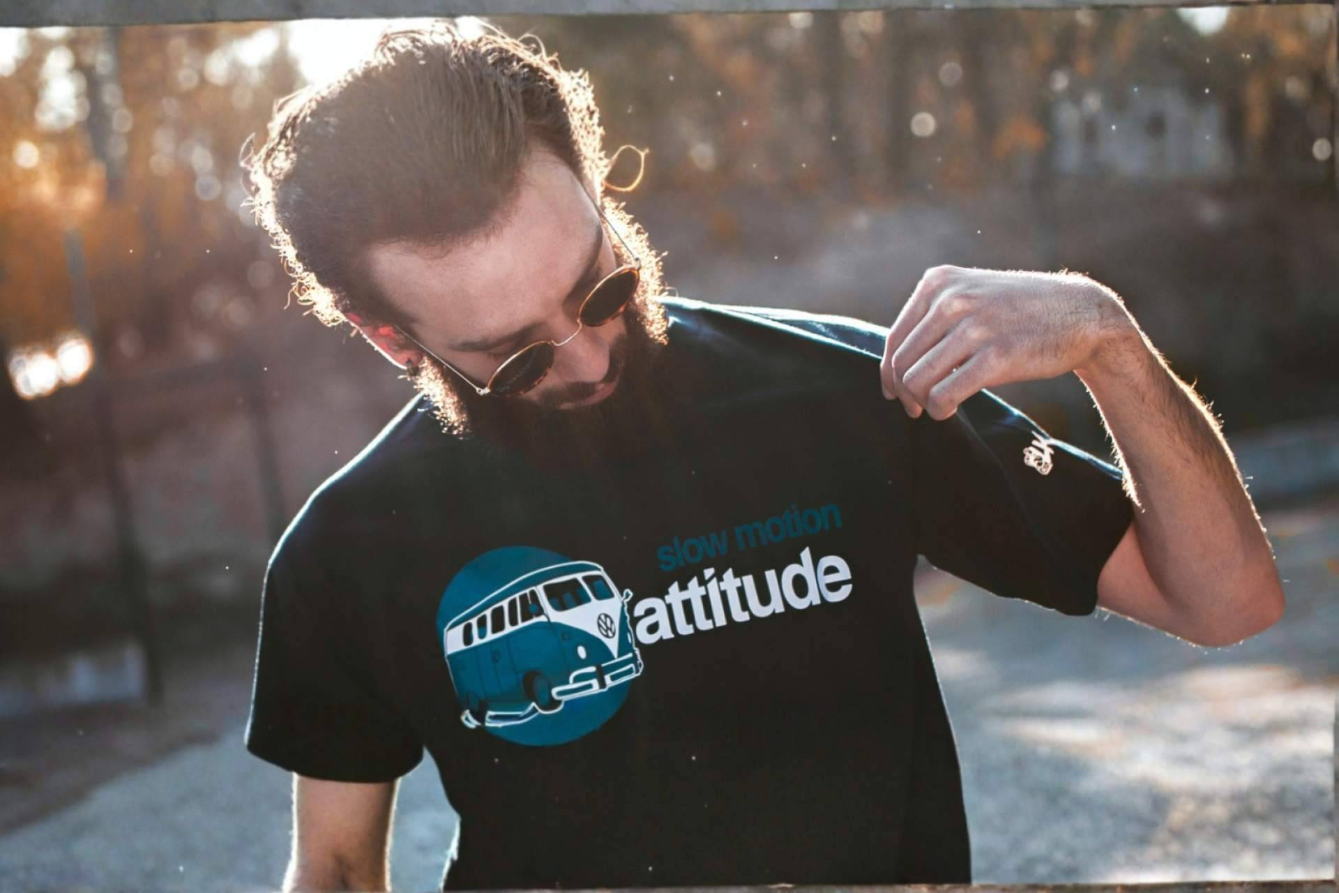 La Kamiseta K Buskas relanza su tienda online con nuevas propuestas de camisetas, sudaderas y gorras personalizadas
