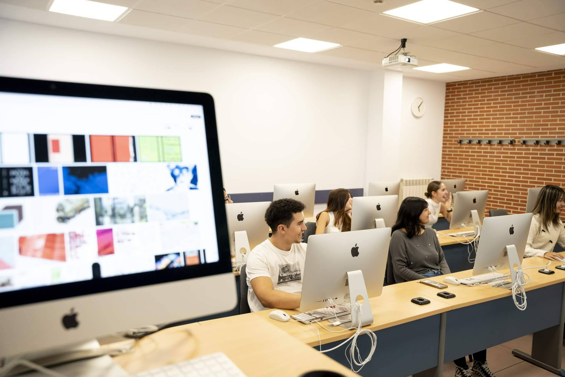 Diseño gráfico e inteligencia artificial; una alianza creativa que potencia la formación y el futuro profesional