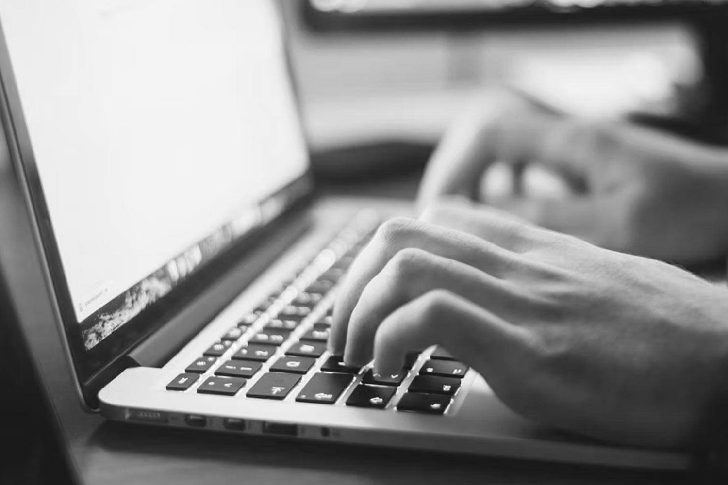 Redactor de contenidos experto para empresas de software; Social Media Pymes apuesta por contenido estratégico y humano