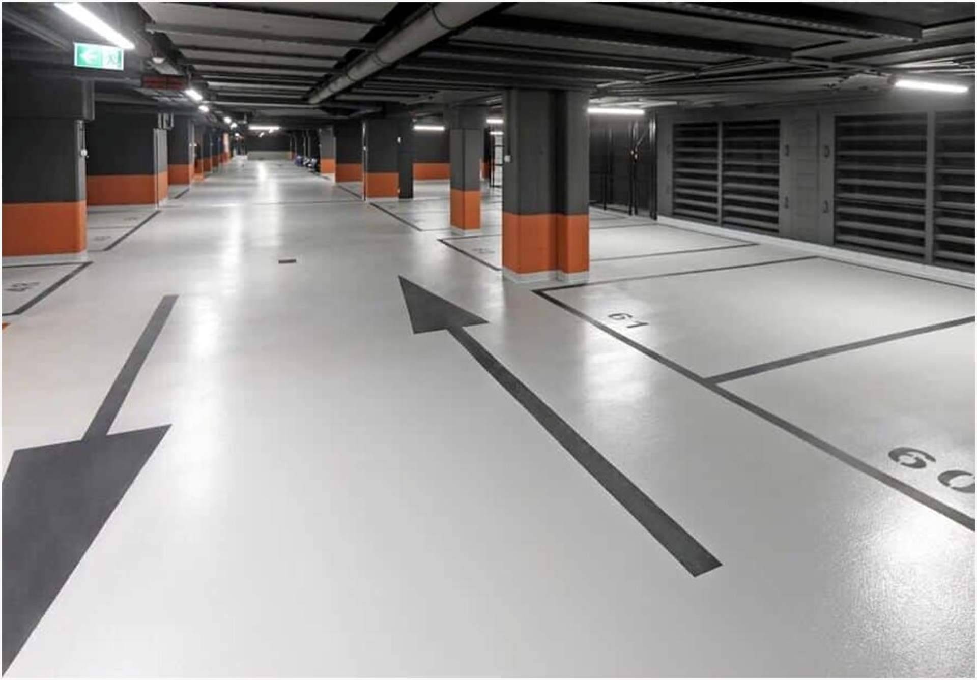 Pavimentos continuos de resina en naves industriales y parkings con alta durabilidad y resistencia química