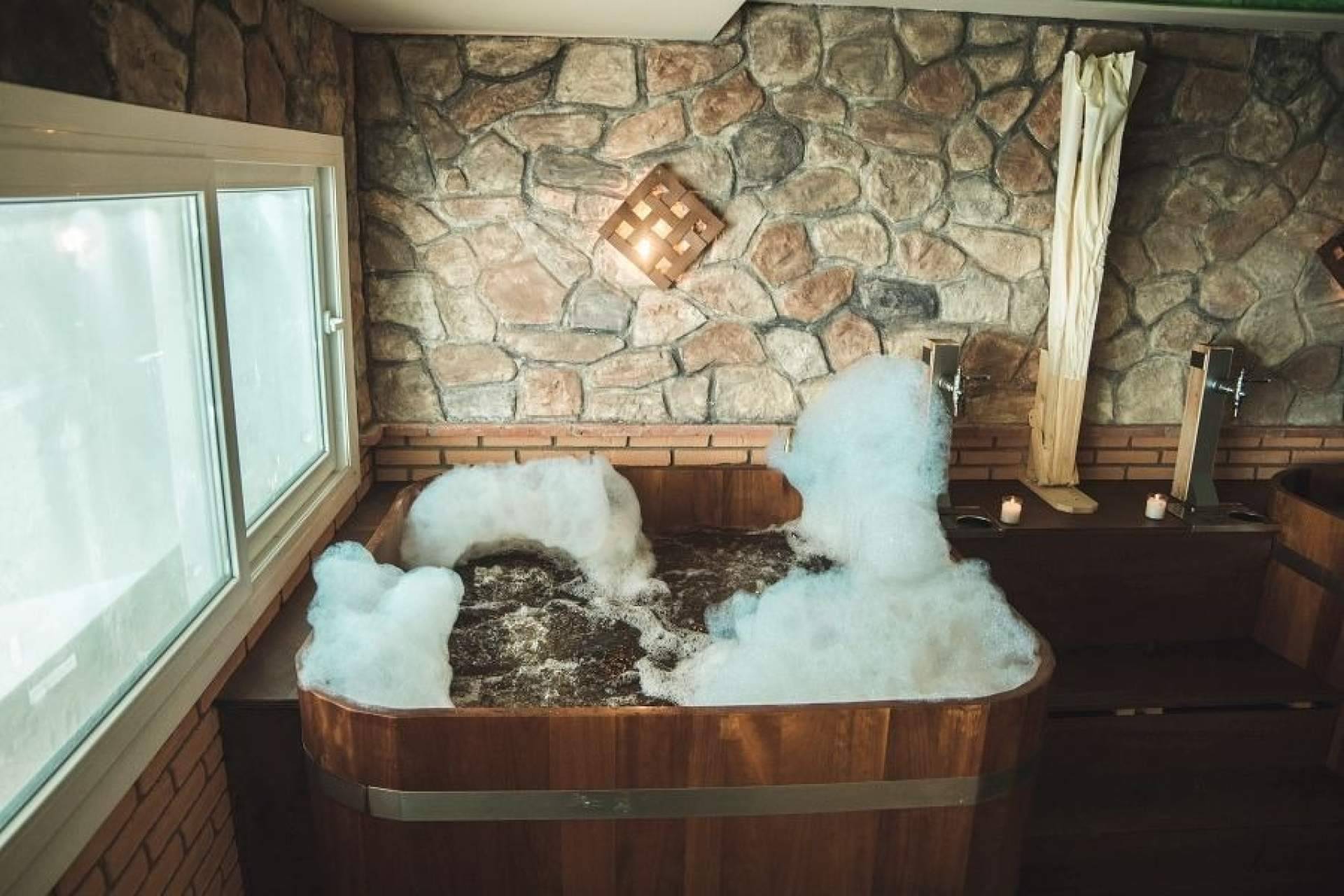 Baño de cerveza, sauna de lúpulo y relax para dos; el regalo más original