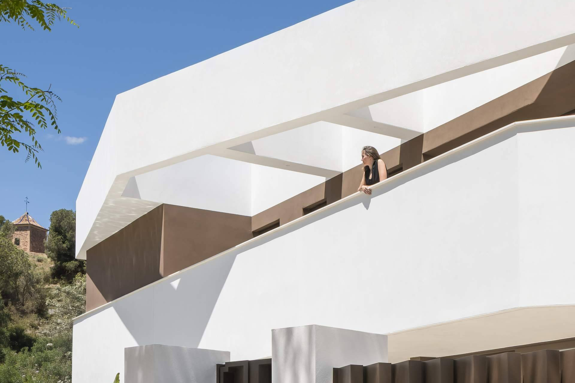 Casa Nexo, el desafío de construir en el límite, una casa que redefine su entorno