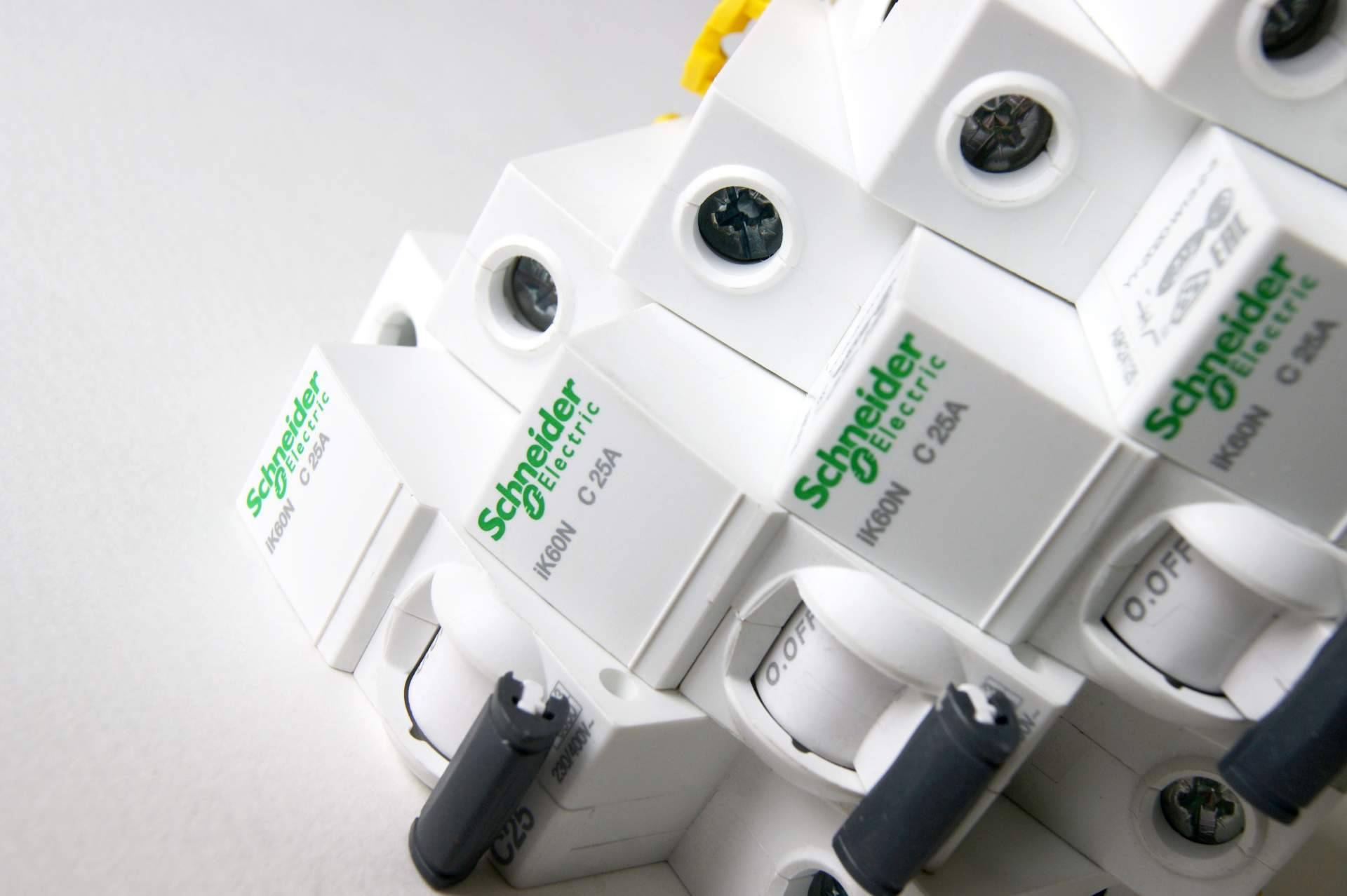Cadenza Electric ofrece más de mil referencias Schneider Electric con precios competitivos en su tienda online