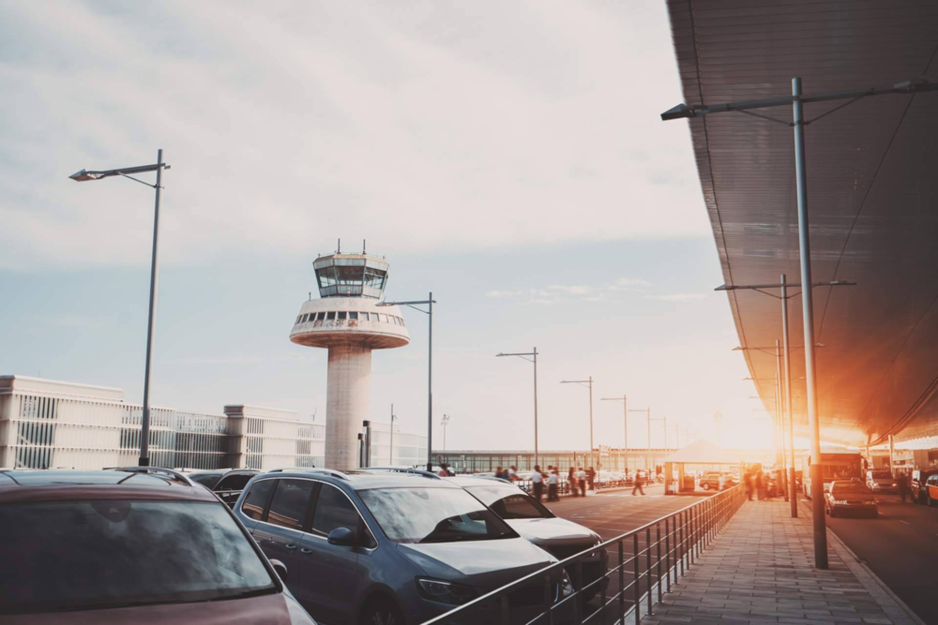 El modelo de parking de Aparcalo en el Aeropuerto de Alicante incorpora traslado y control 24h