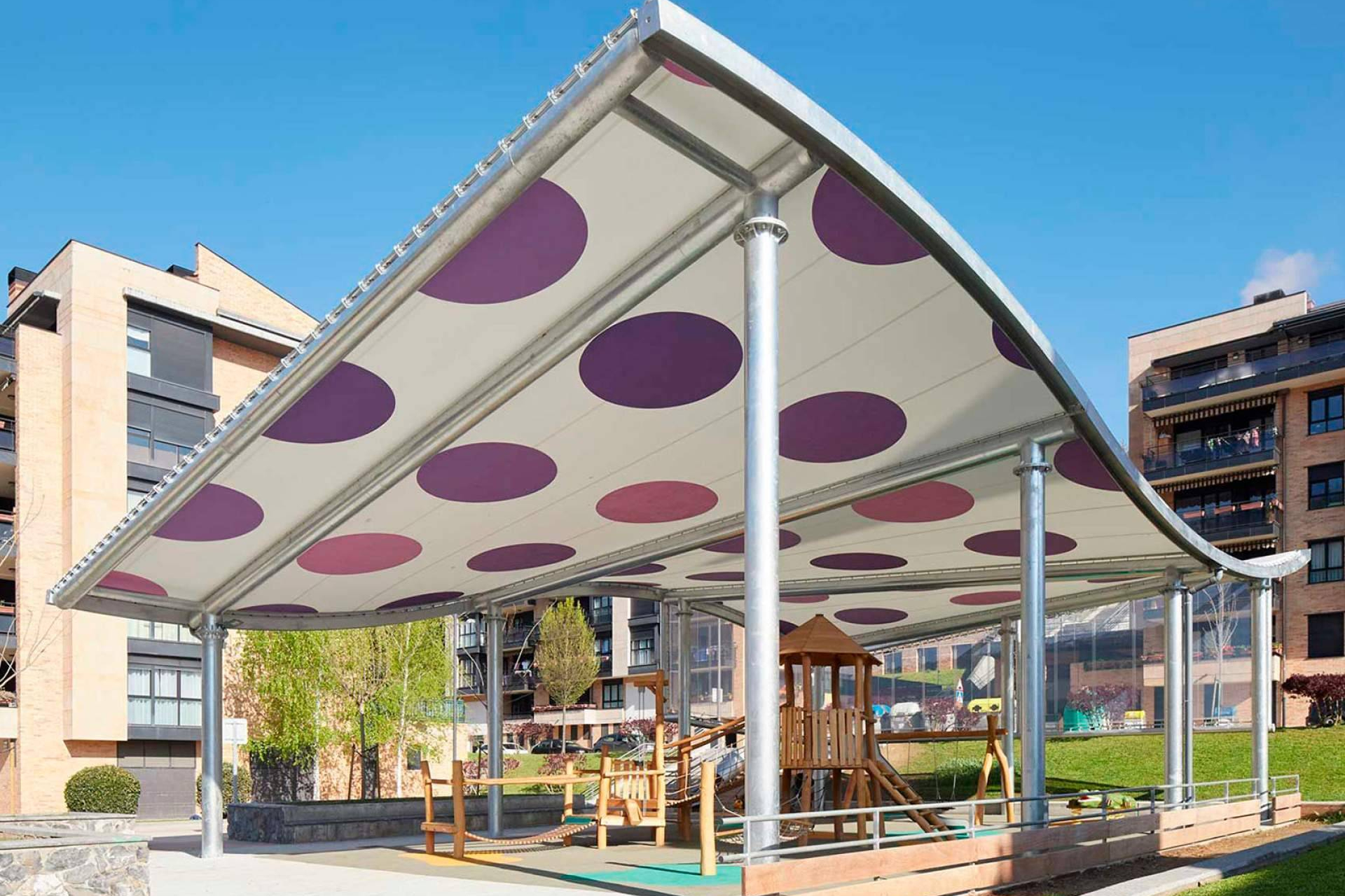 Diseño y funcionalidad en espacios urbanos, Instalaciones RPM destaca con sus instalaciones metálicas