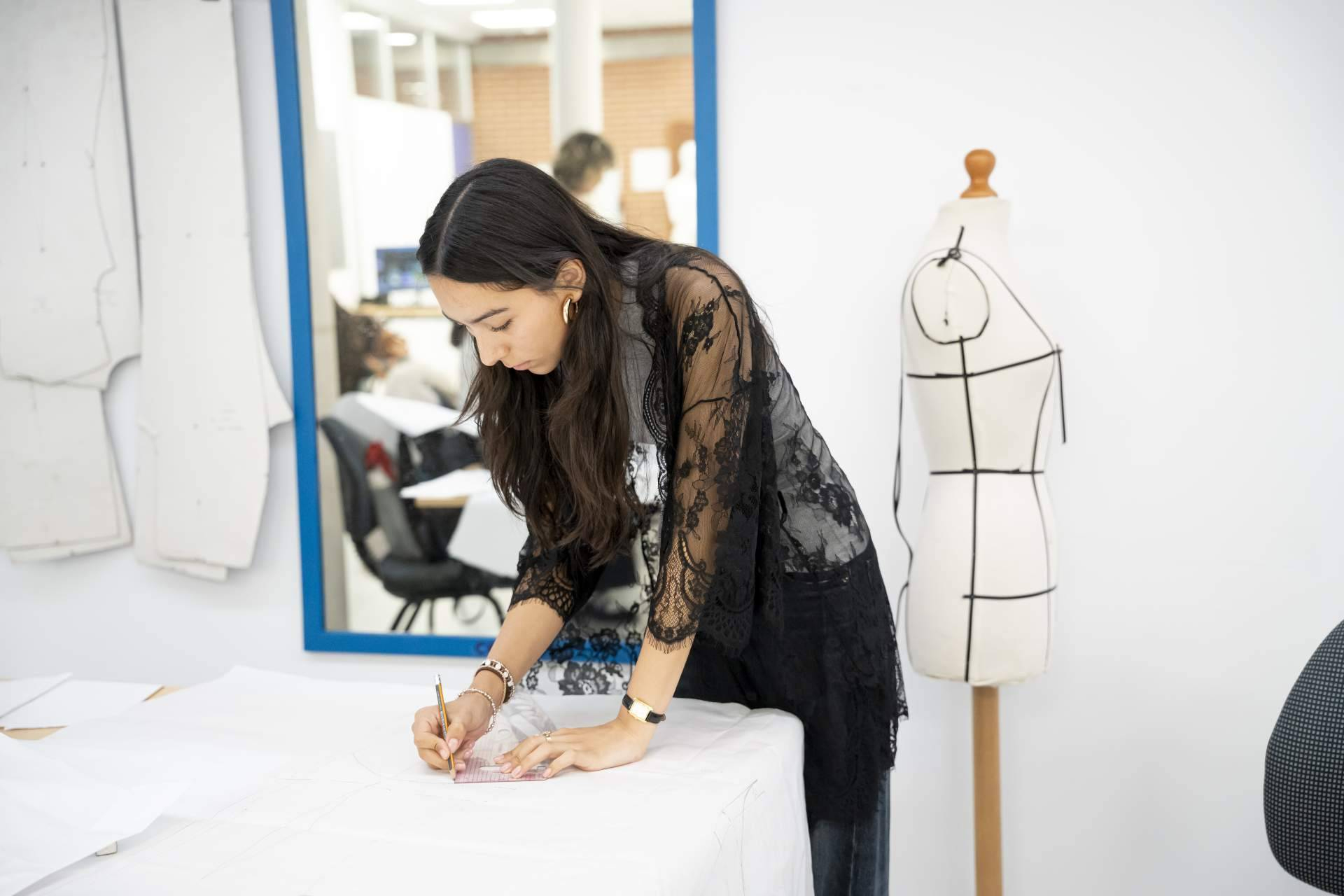 Textiles inteligentes y nuevos materiales; el próximo lenguaje del diseño de moda